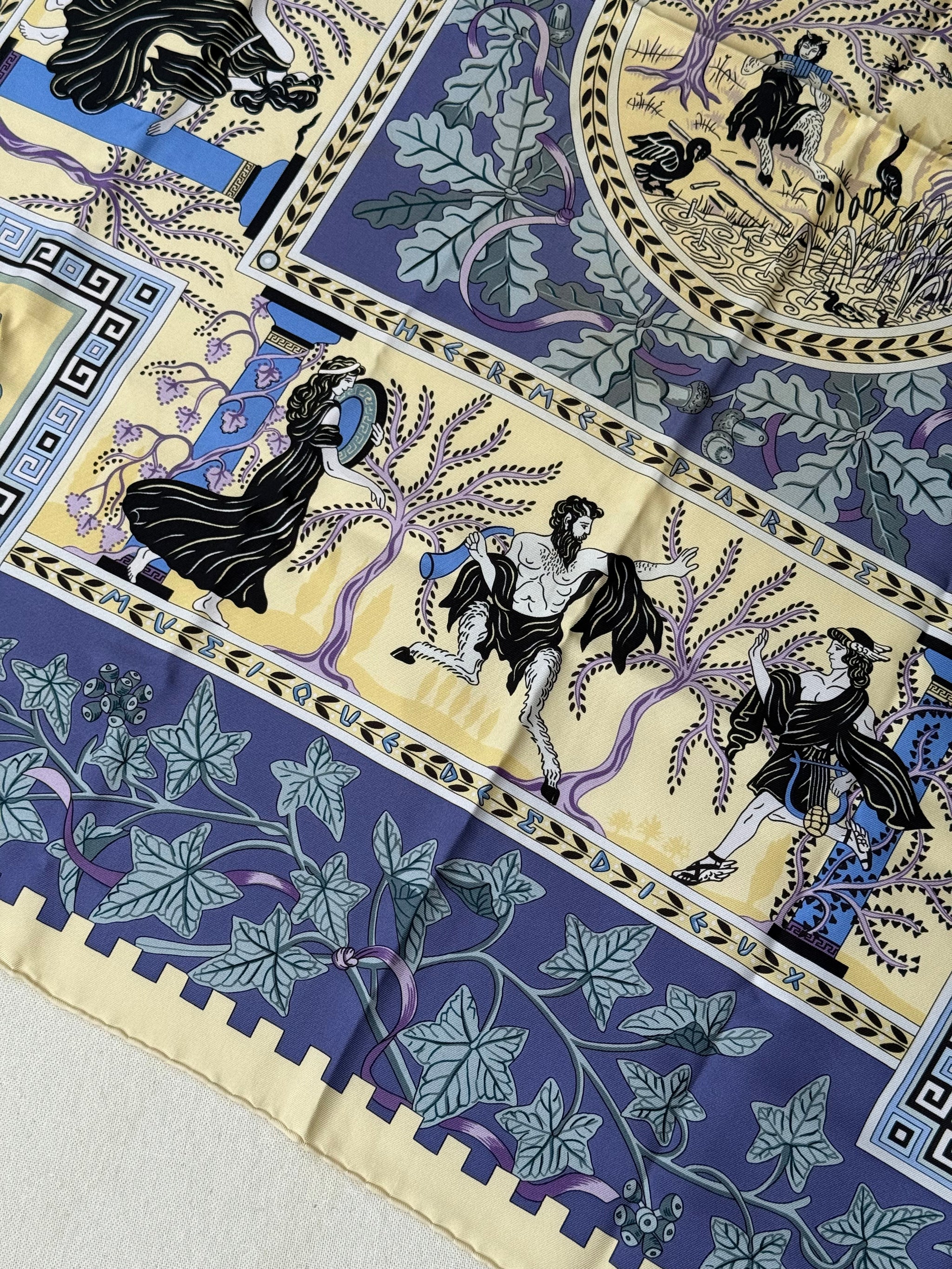 Foulard Hermès – Modèle Musique des Dieux