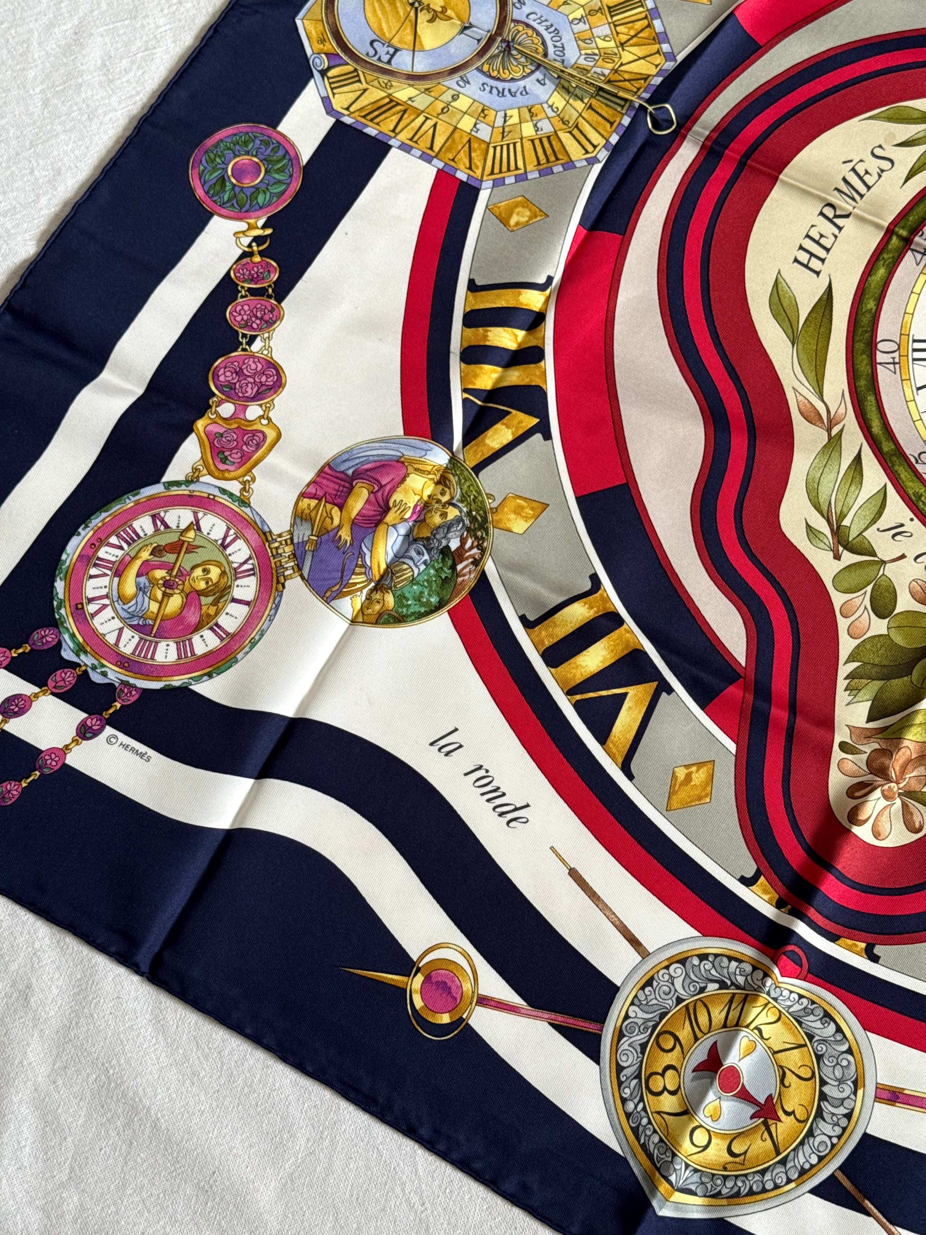 Foulard Hermès – Modèle La Ronde des Heures