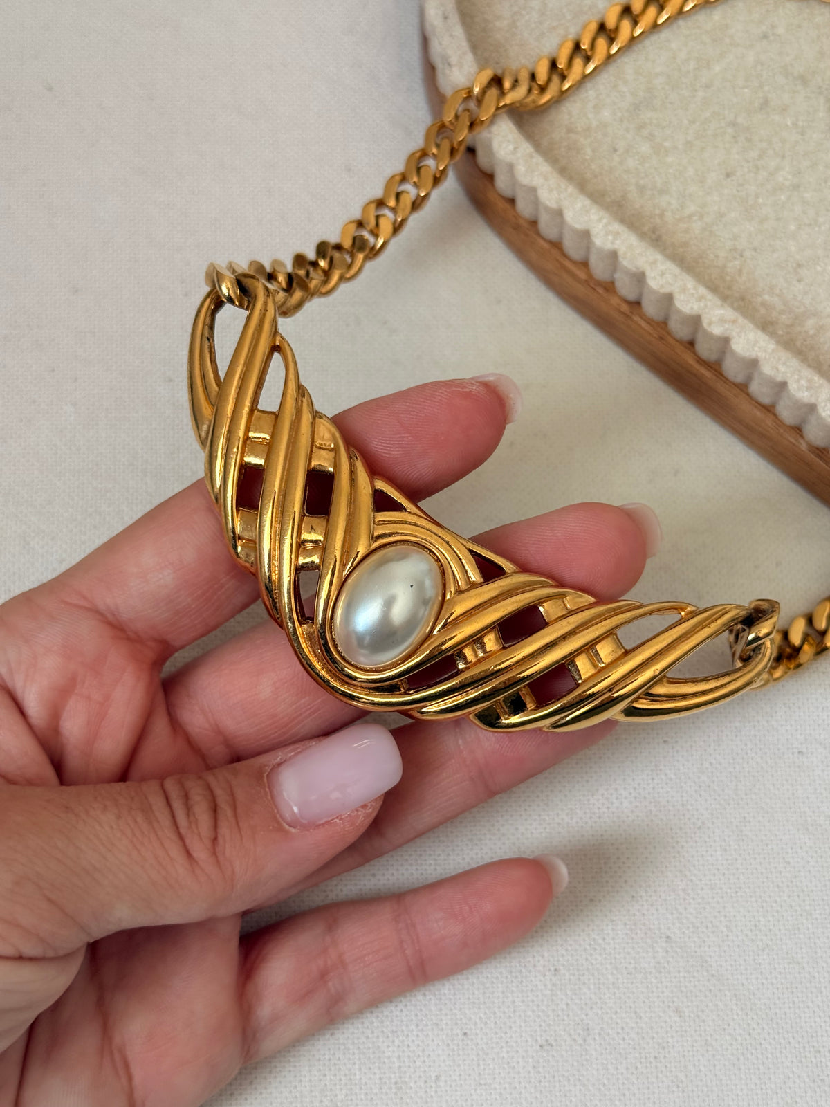 Collier Lanvin vintage - Plastron doré et perle fantaisie