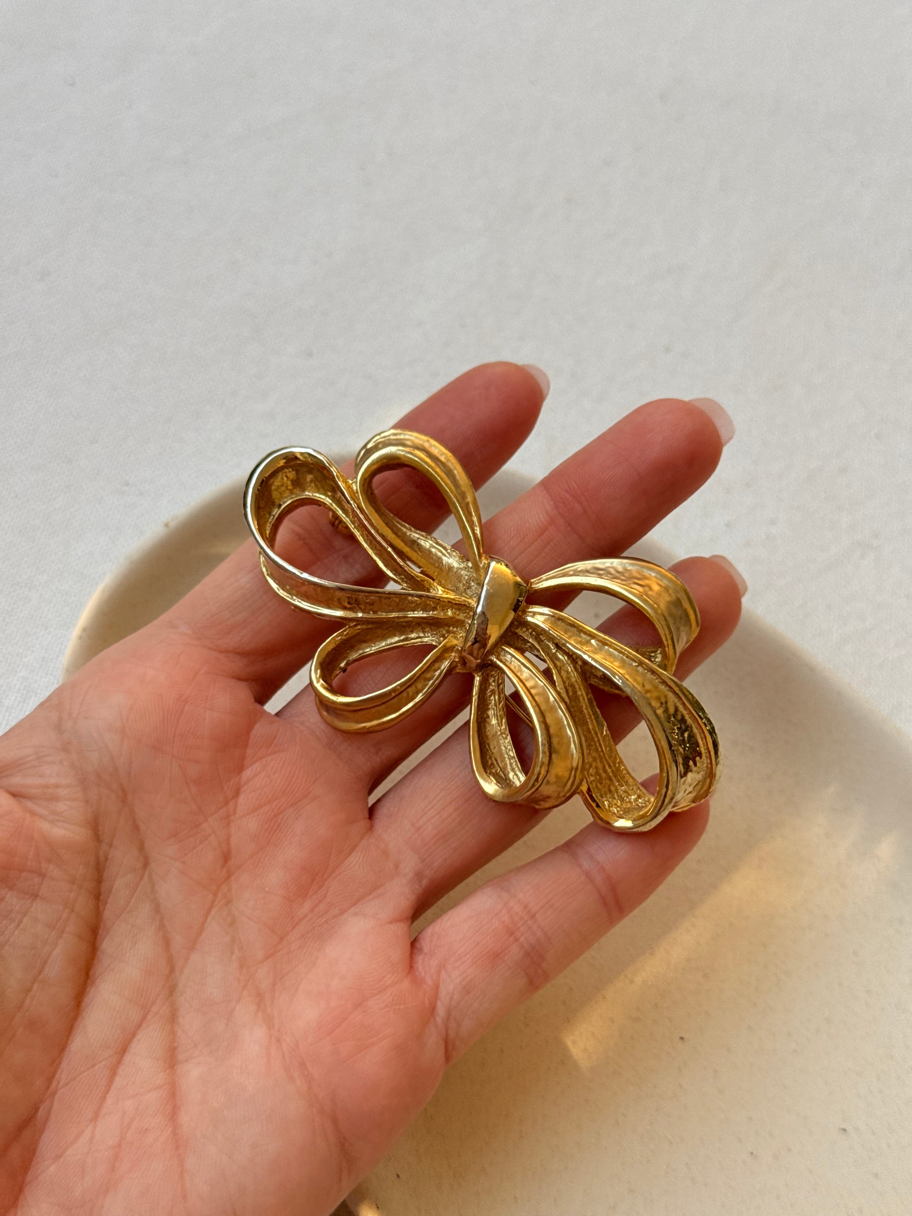 Broche vintage - Noeud doré sculptural