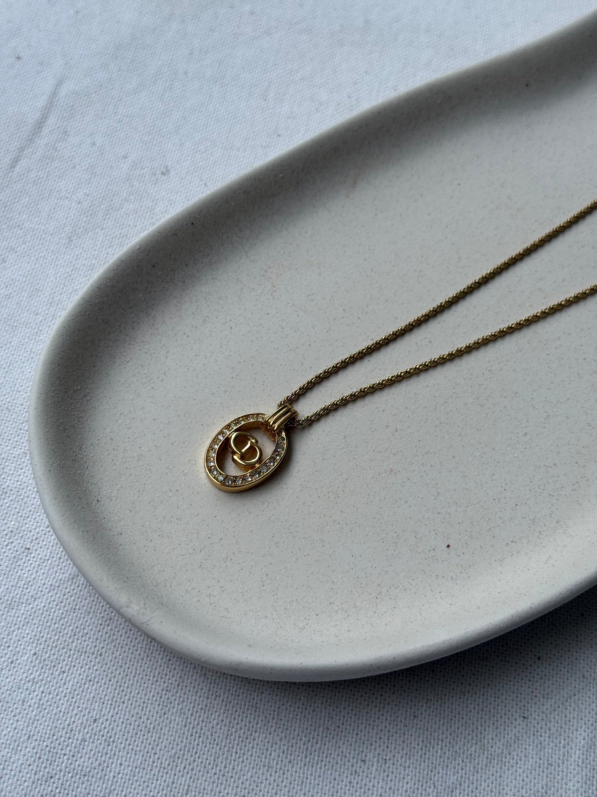 Collier Christian Dior vintage - Médaillon ovale inscription CD