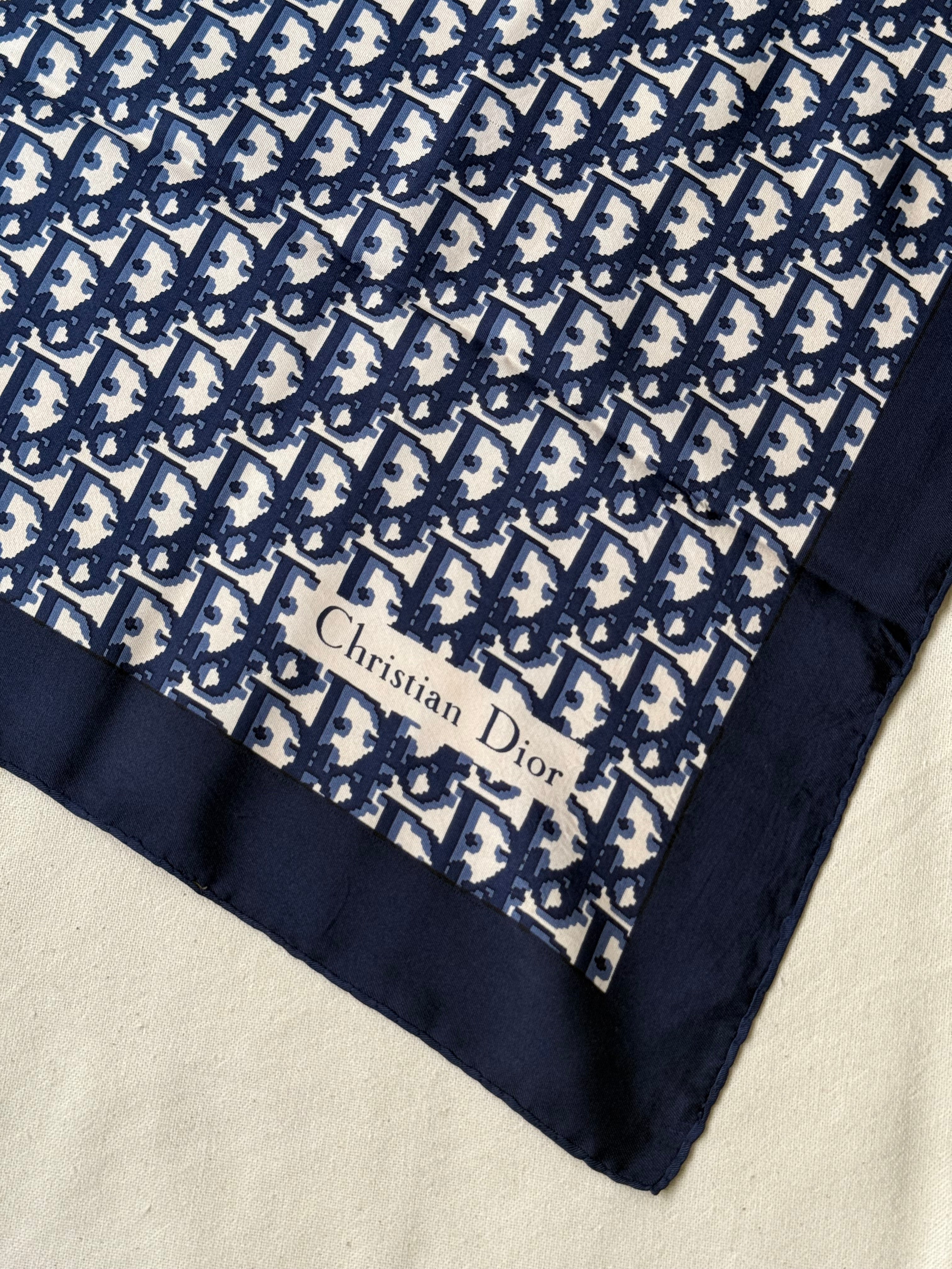 Foulard Christian Dior – Modèle monogramme bleu
