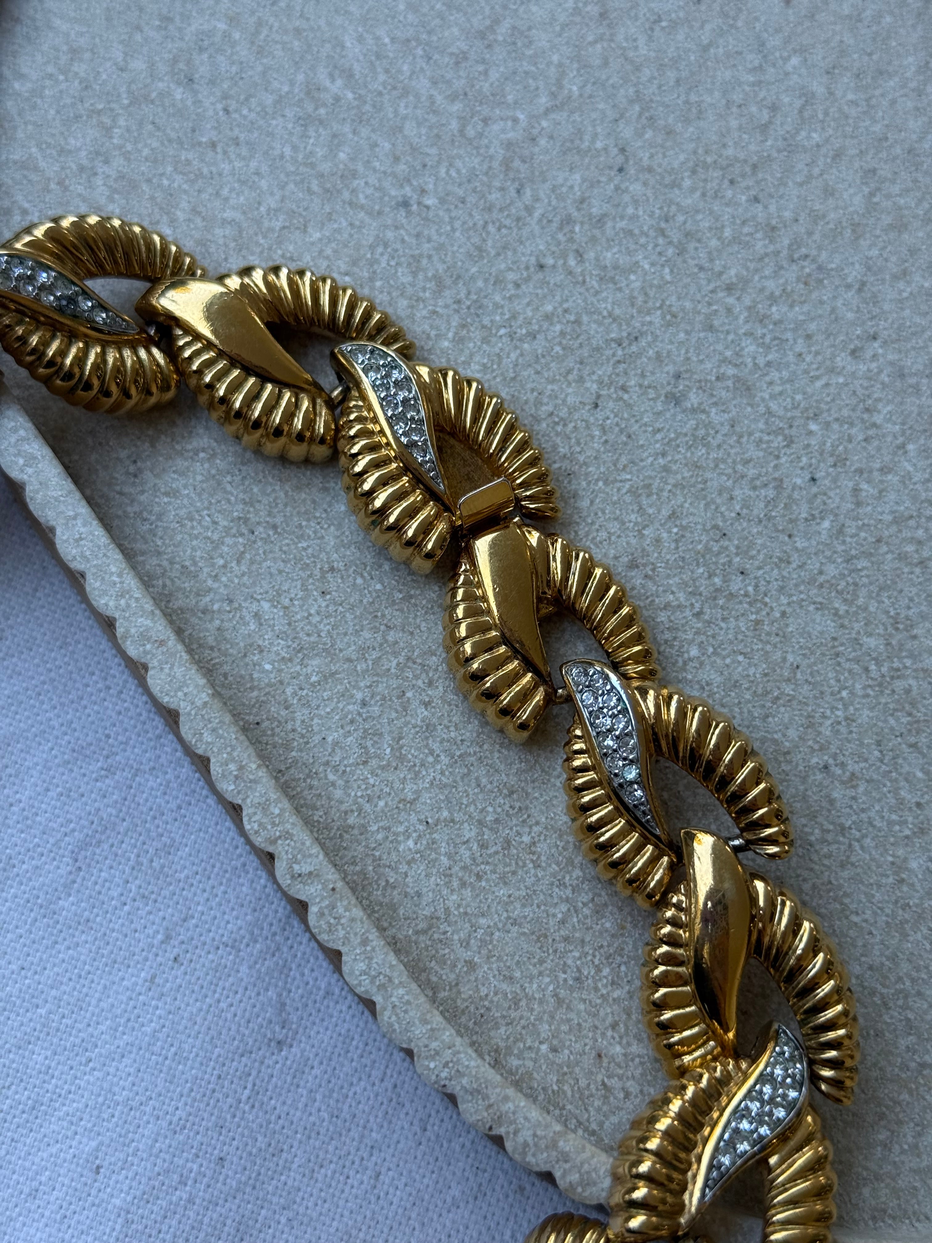 Collier doré vintage - Maillons torsadés et détails strass