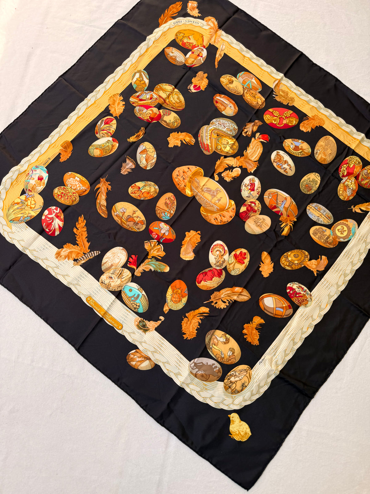 Foulard Hermès – Modèle Couvée d'Hermès