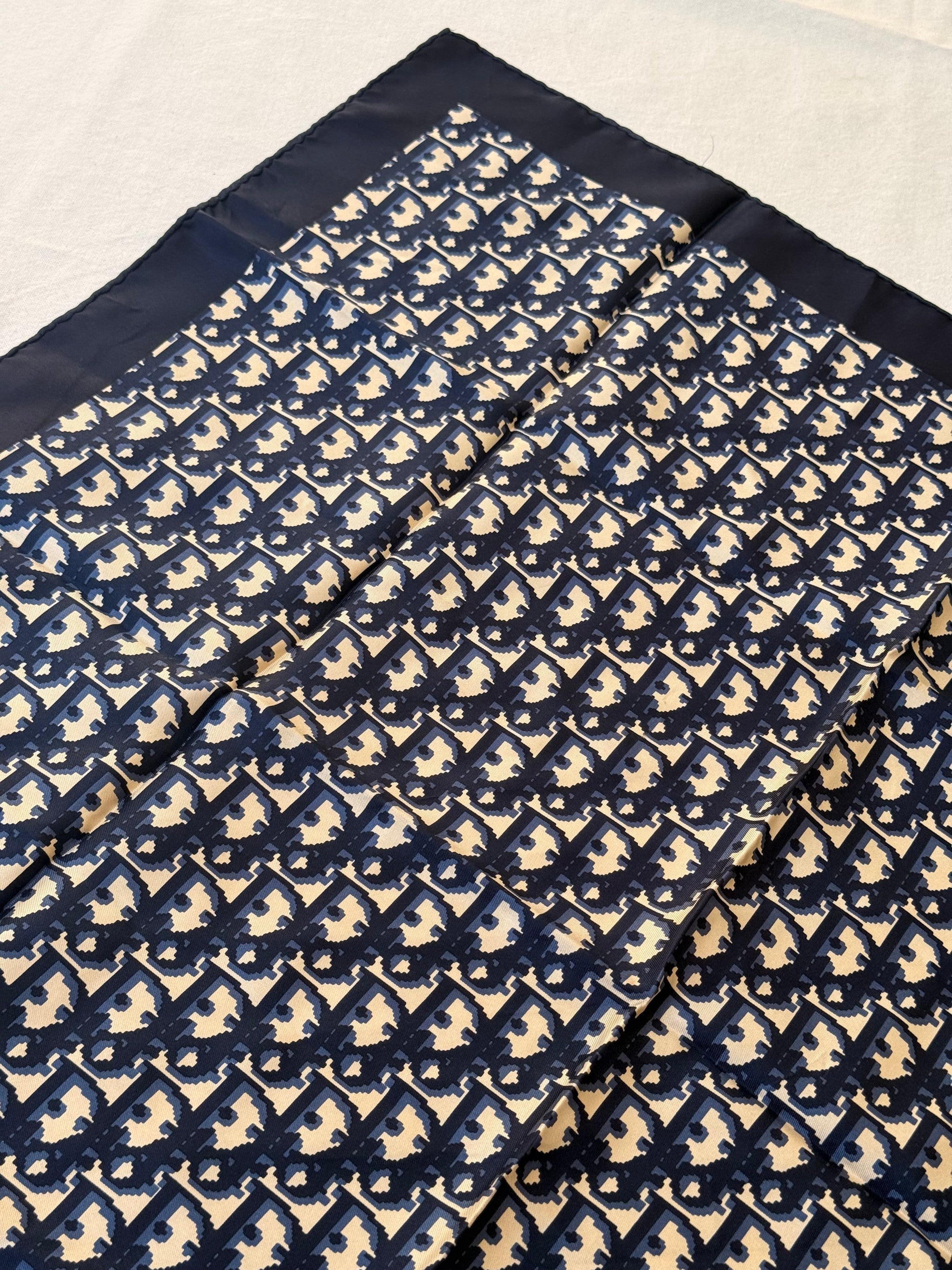 Foulard Christian Dior – Modèle monogramme bleu