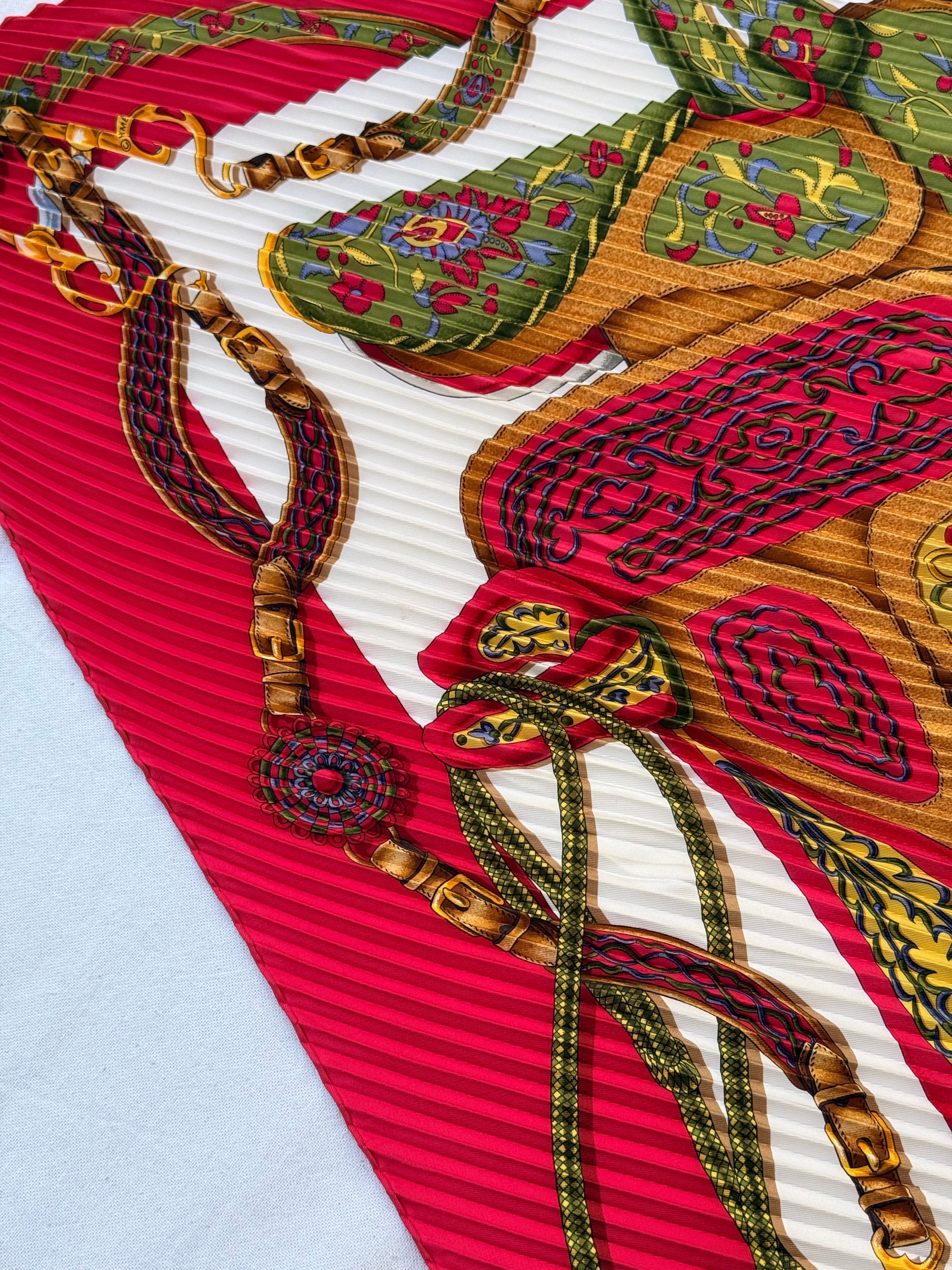 Foulard Hermès plissé – Modèle Festival