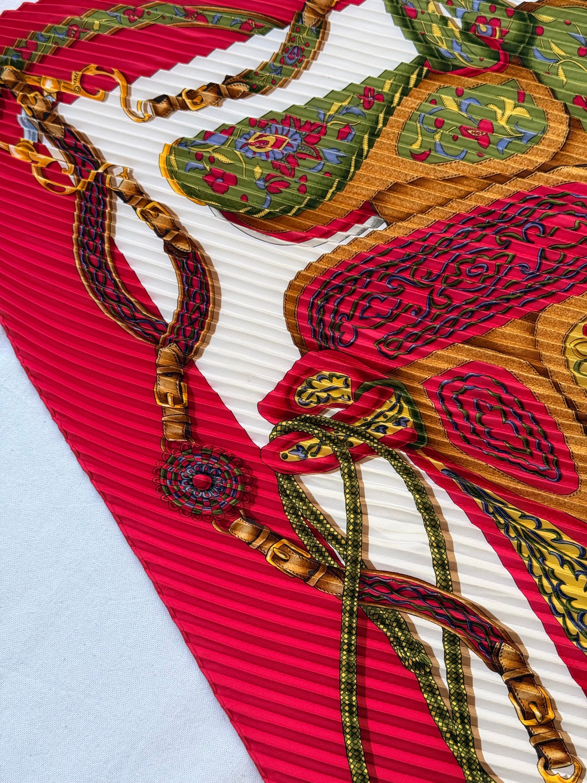 Foulard Hermès plissé – Modèle Festival