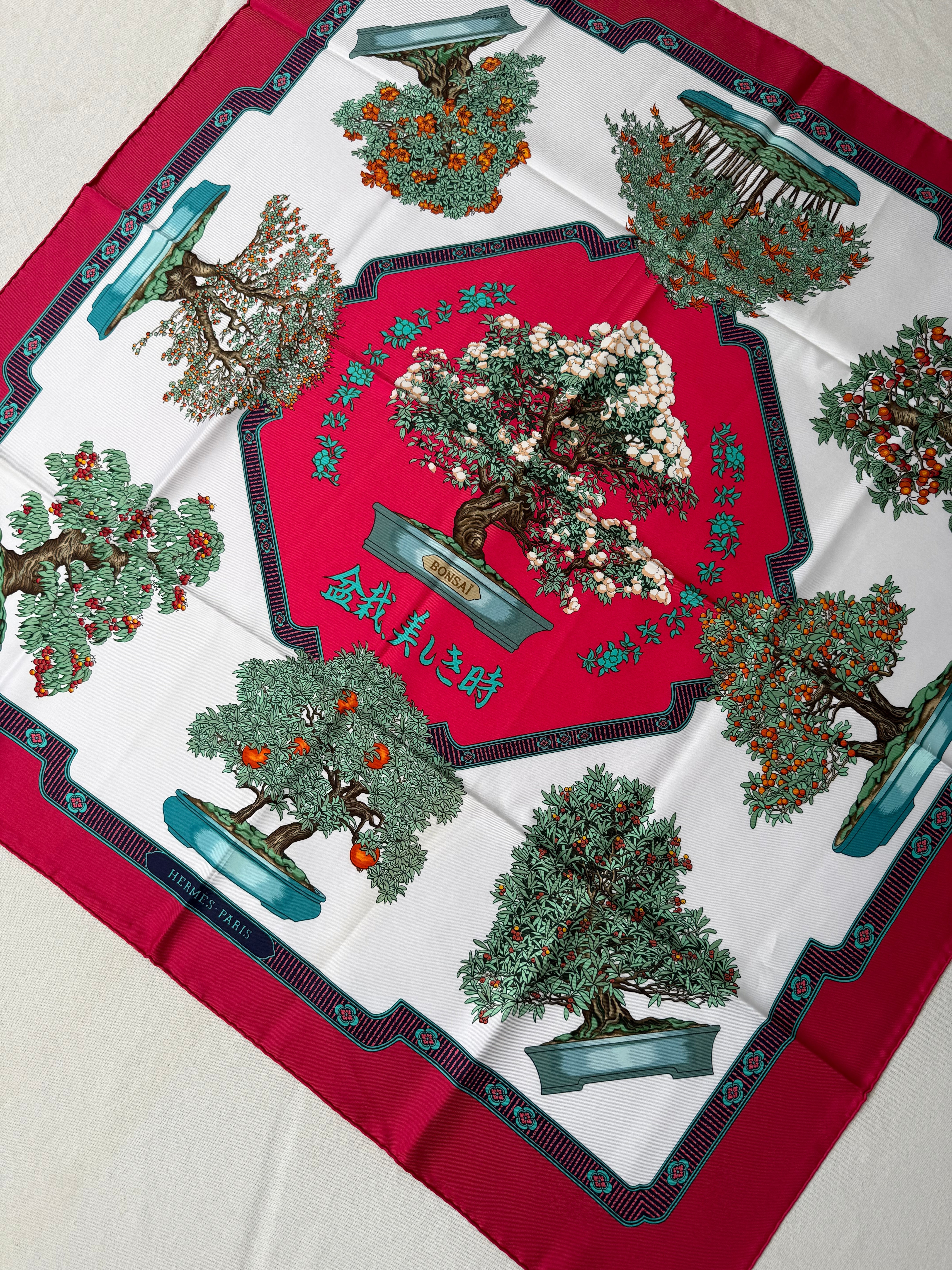 Foulard Hermès – Modèle Les Beaux Jours du Bonsaï