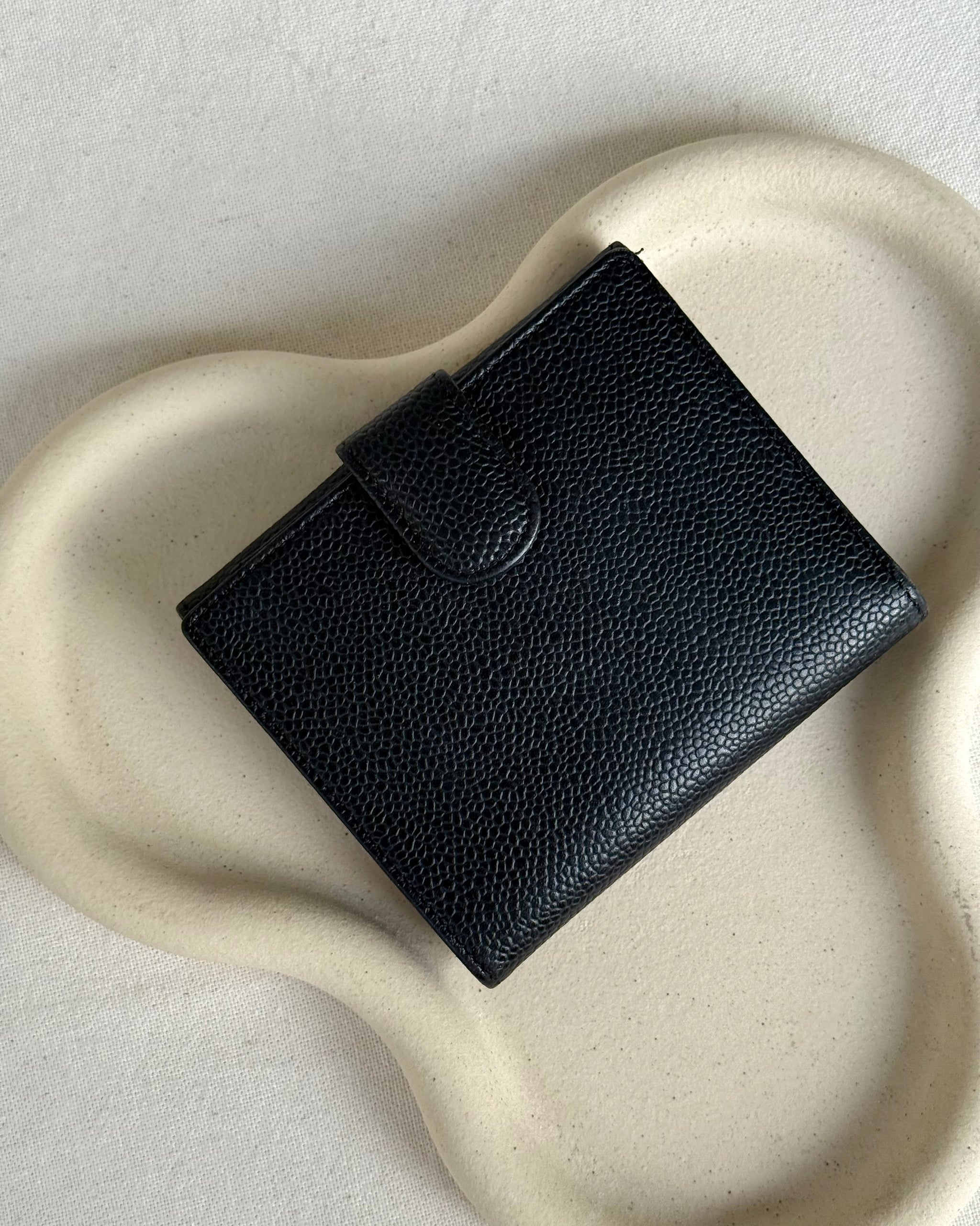 Portefeuille compact Chanel vintage - Cuir caviar noir