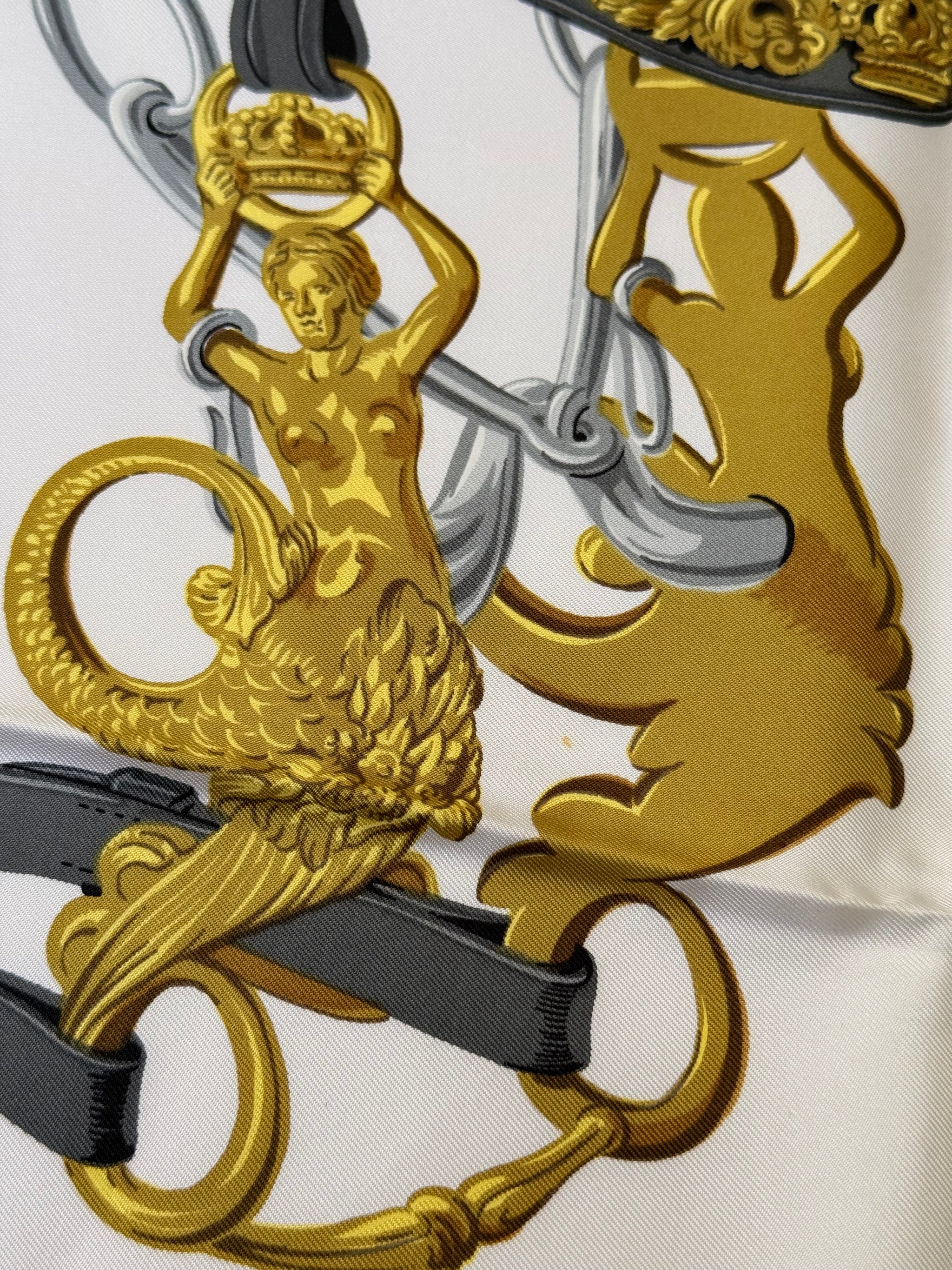 Foulard Hermès – Modèle Brides de Gala