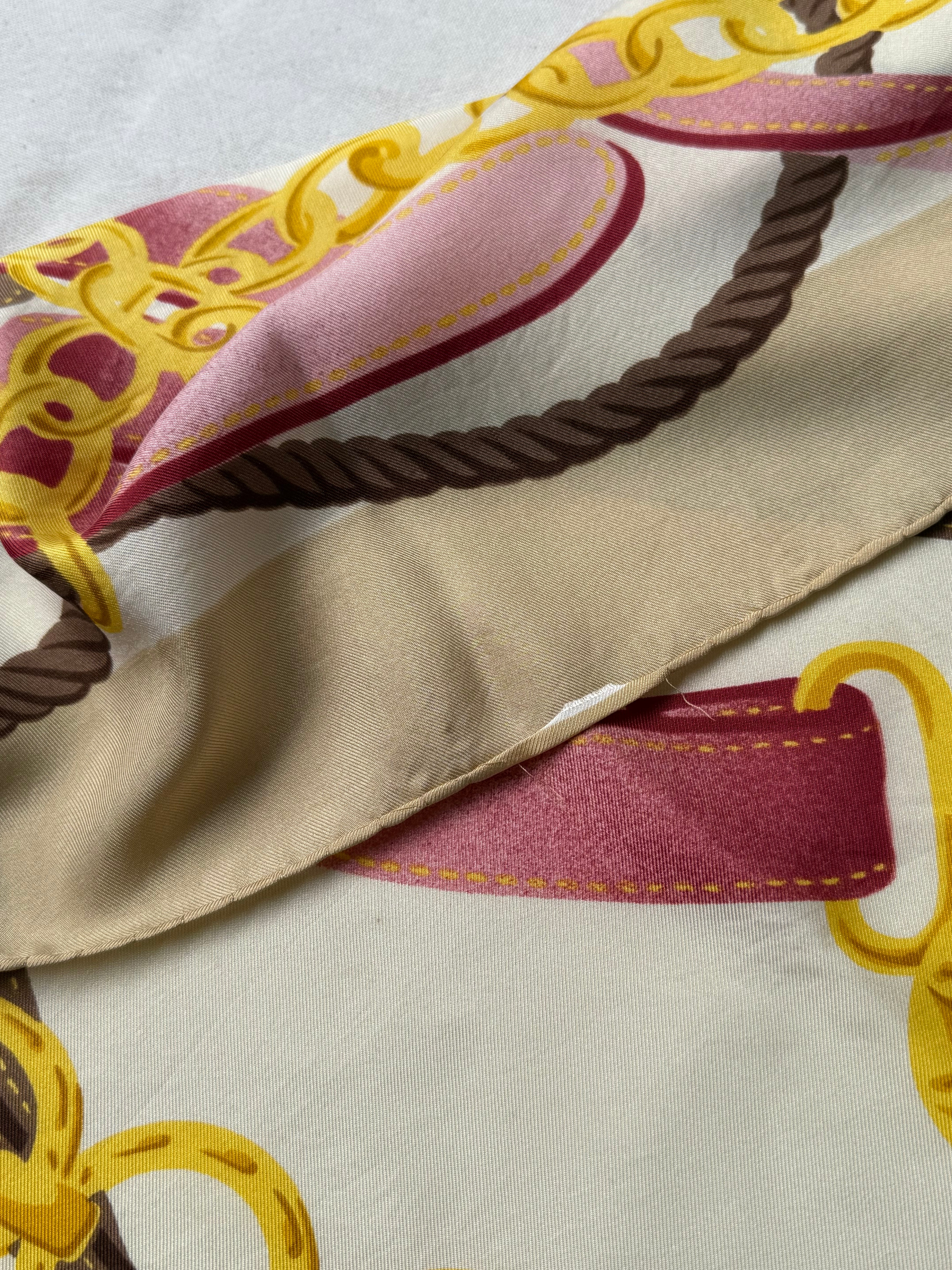 Foulard Céline – Chaînes et harnais