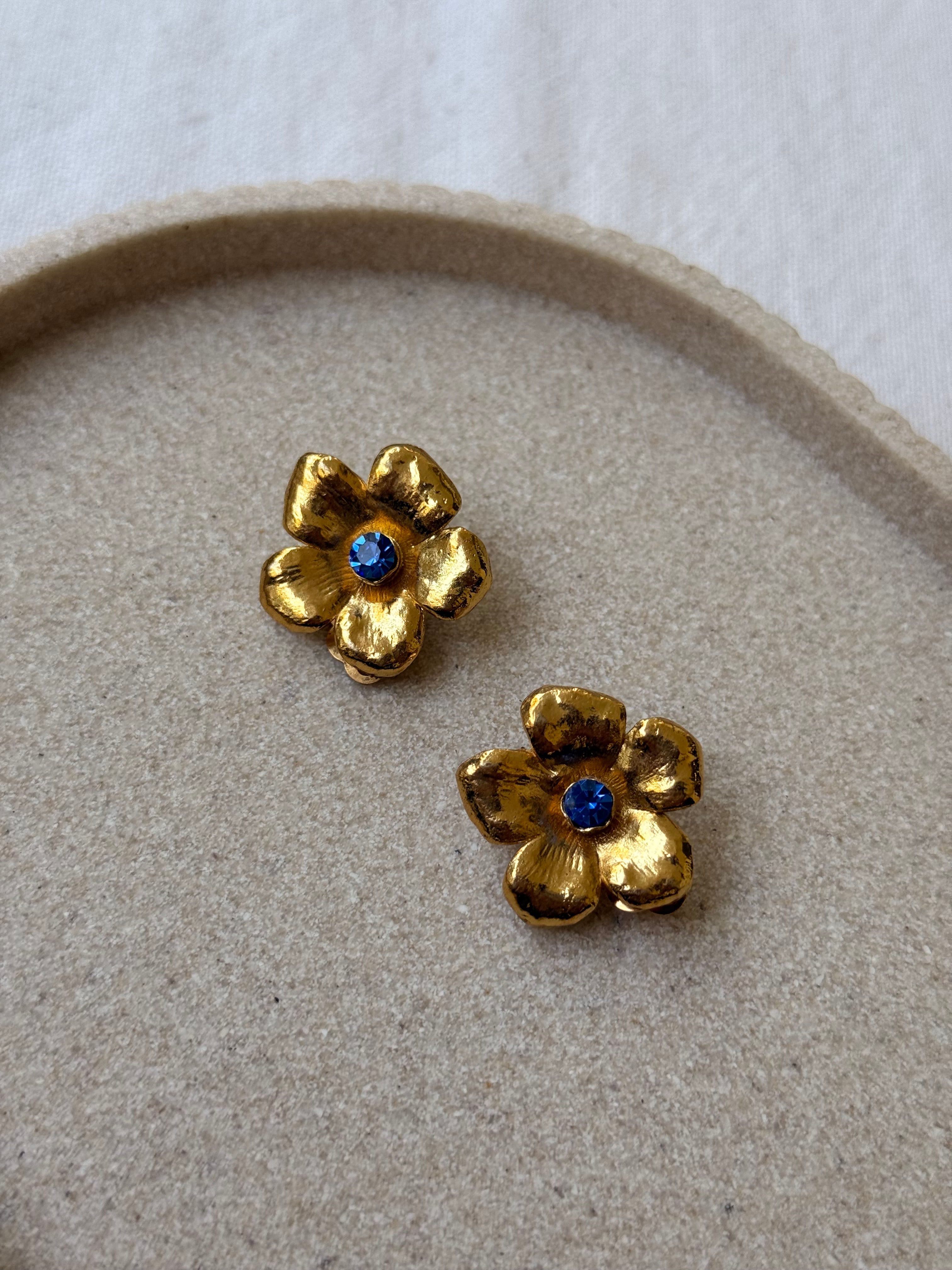 Boucles d’oreilles YSL vintage - Fleurs dorées et strass bleu