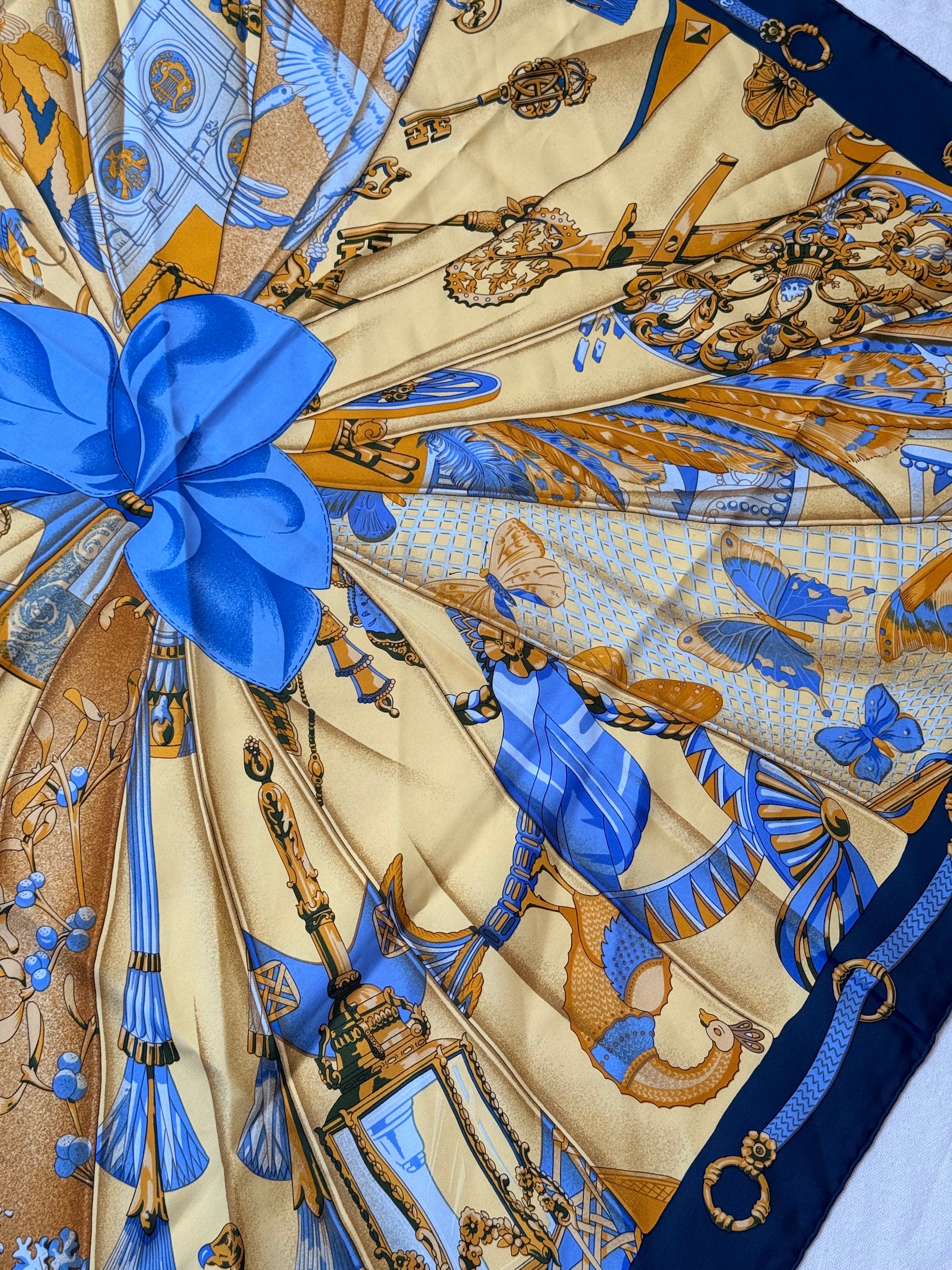 Foulard Hermès – Modèle Soleil de Soie