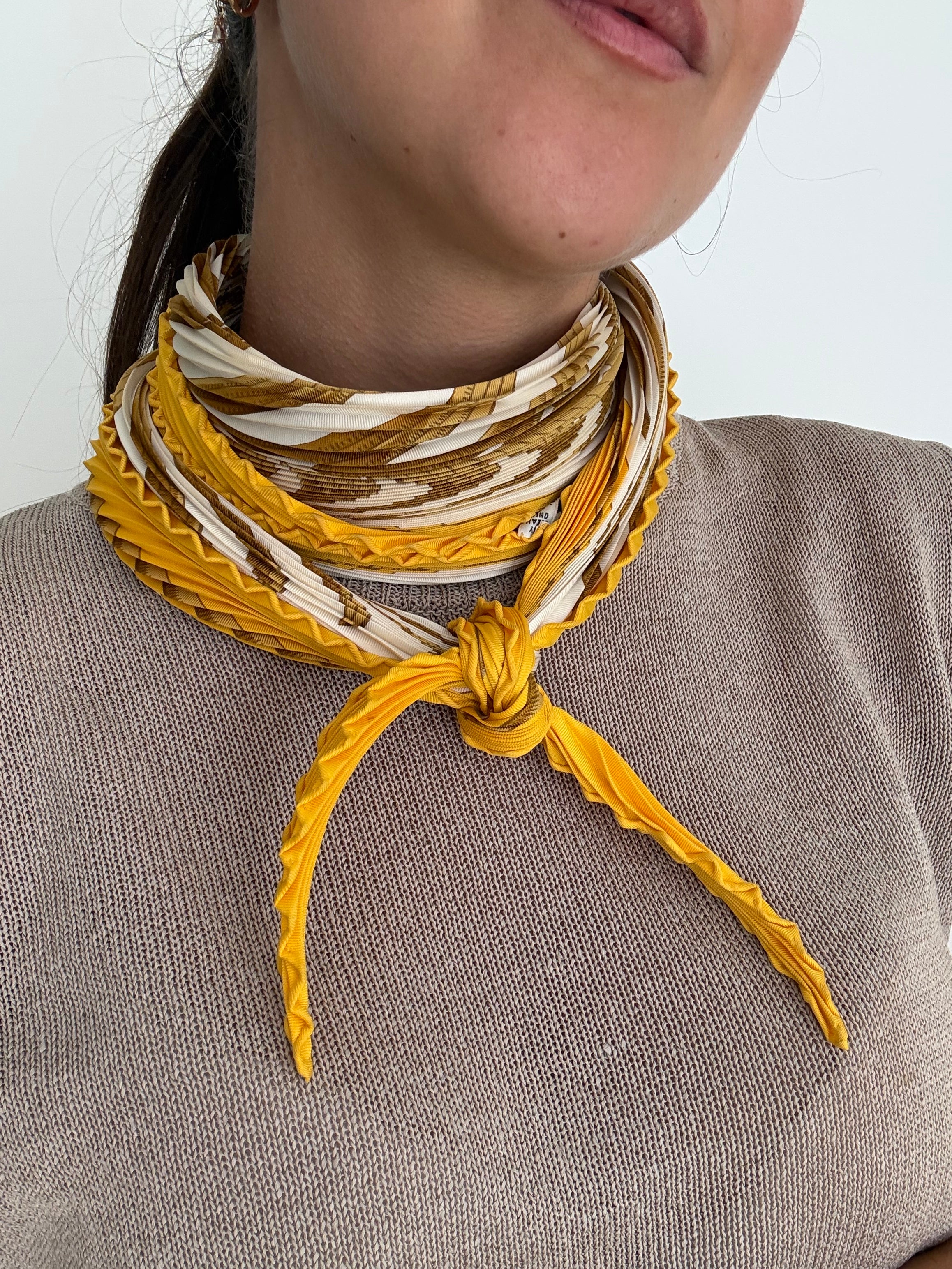 Foulard Hermès plissé – Modèle Tigre Royal