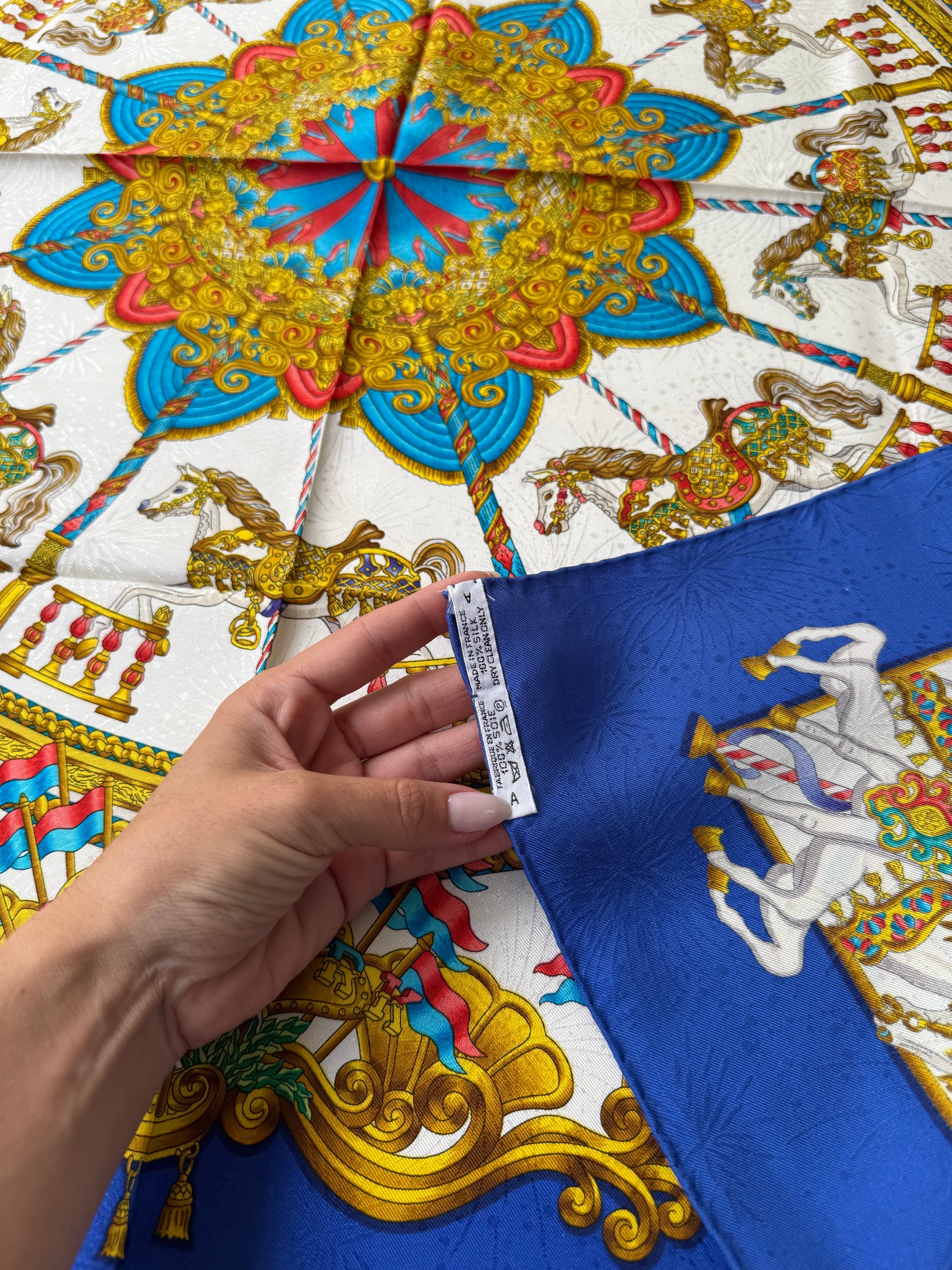Foulard Hermès – Modèle Luna Park