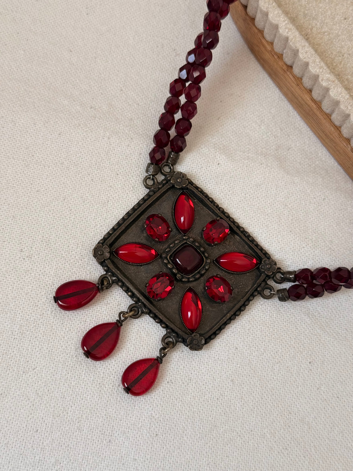 Collier Franck Herval vintage - Perles facettées rouges et pendentif