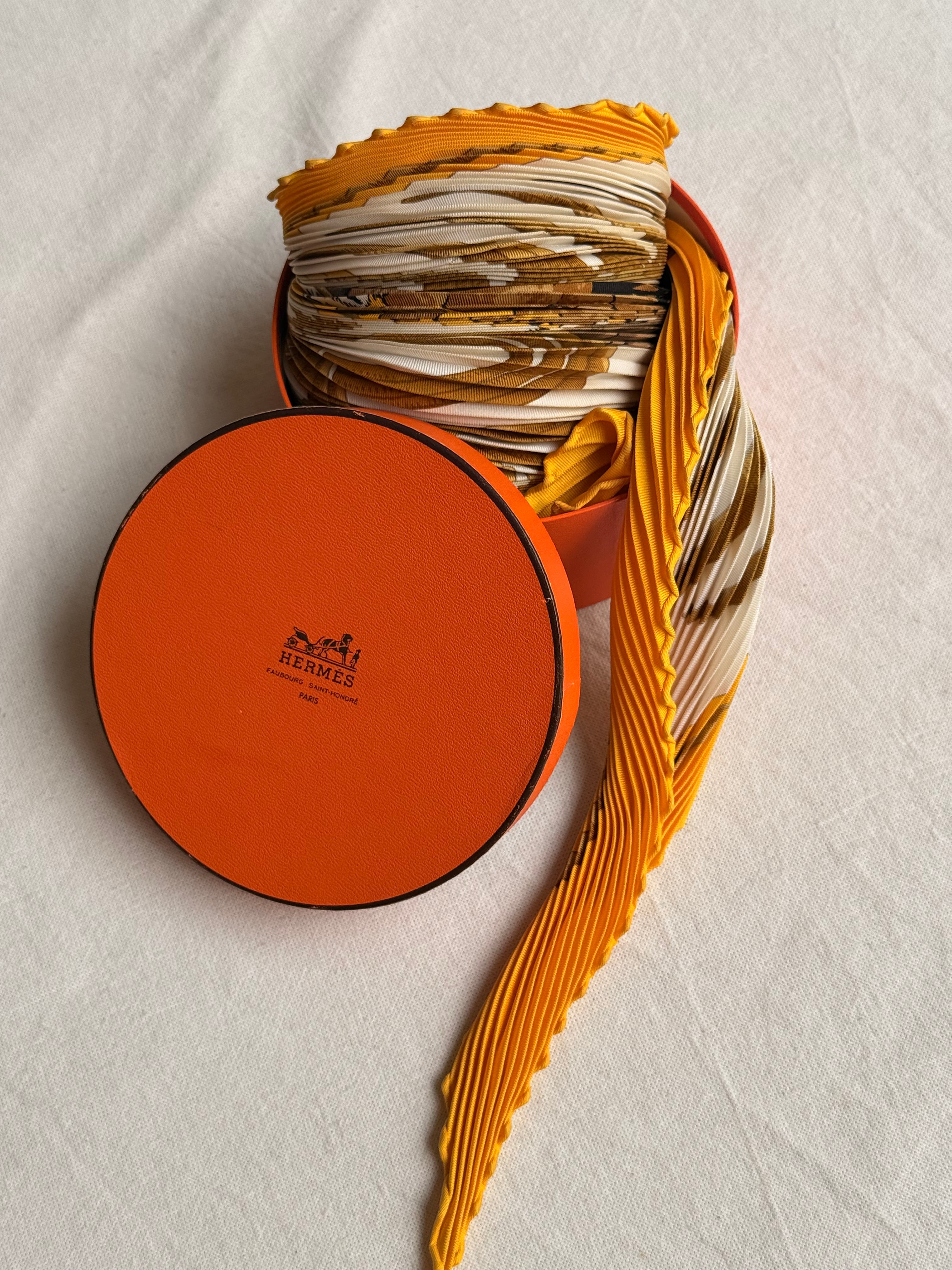 Foulard Hermès plissé – Modèle Tigre Royal