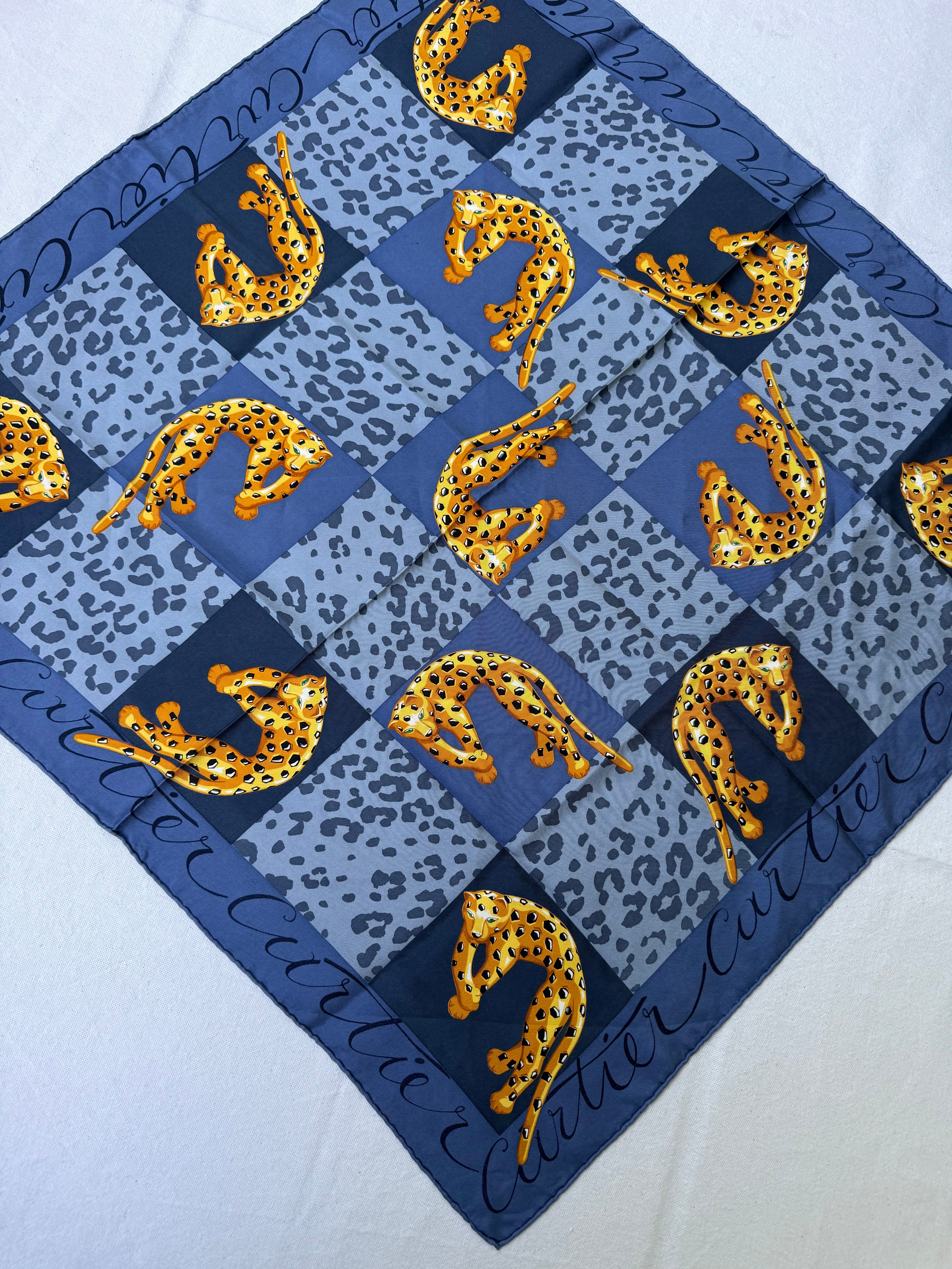 Foulard Cartier – Modèle bleu et panthères