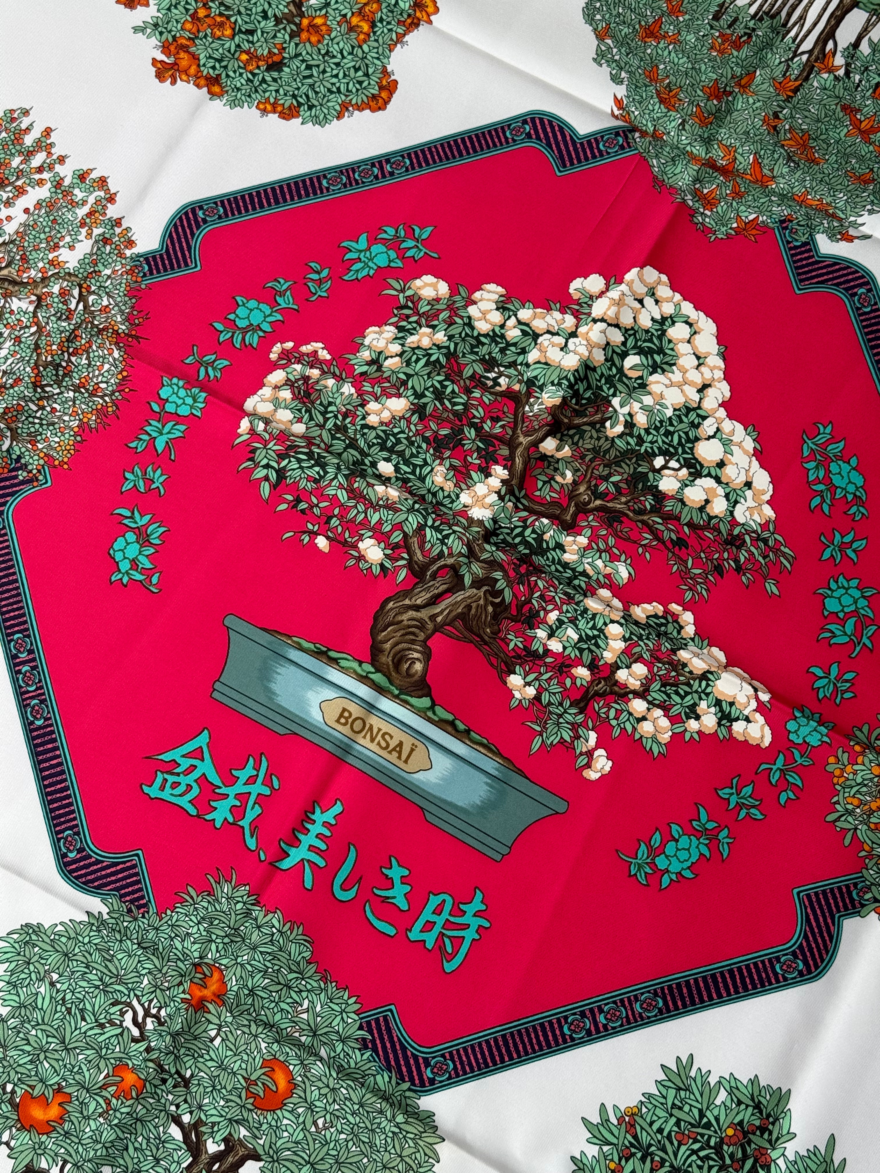 Foulard Hermès – Modèle Les Beaux Jours du Bonsaï