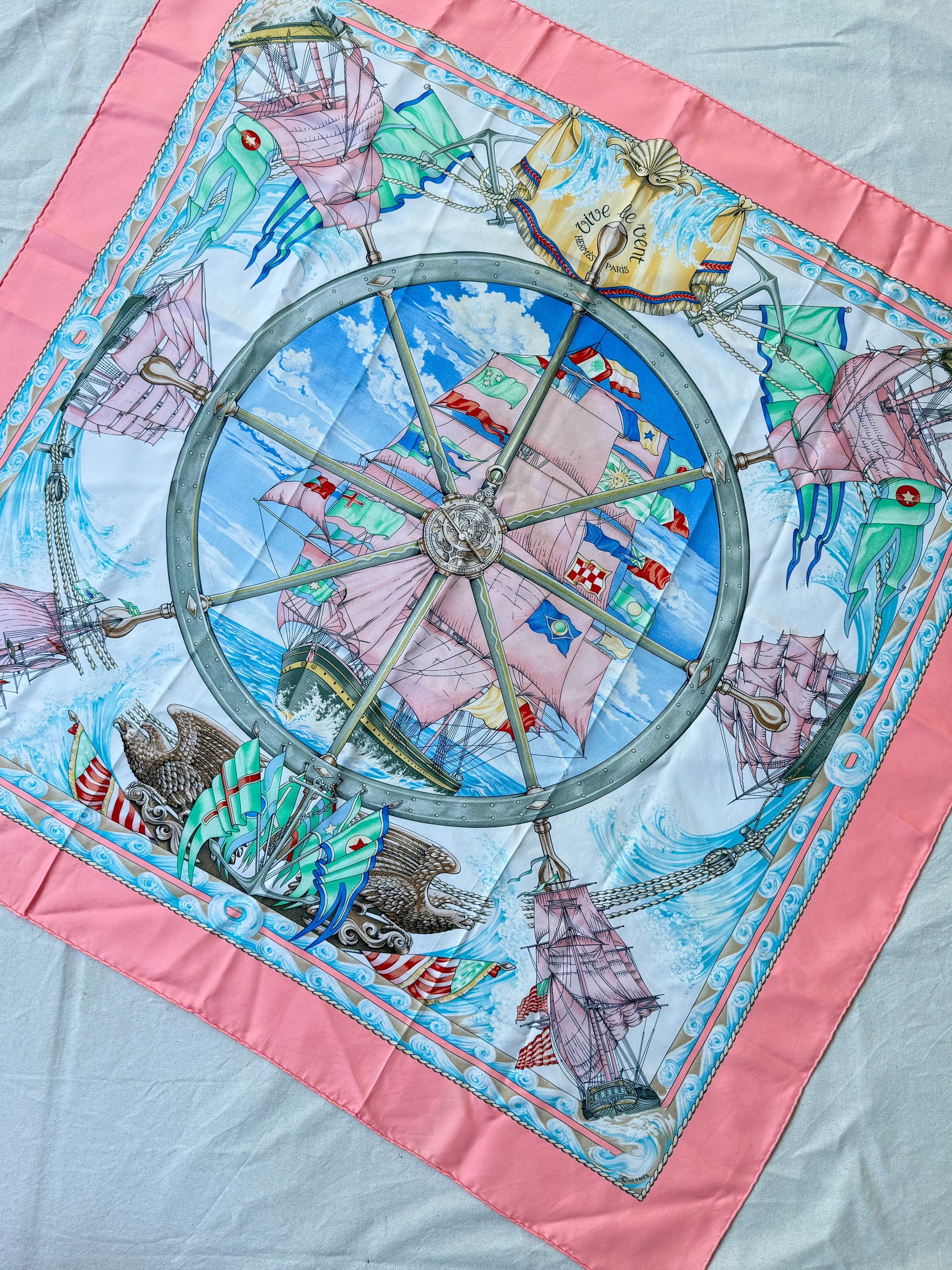 Foulard Hermès – modèle Vive le Vent