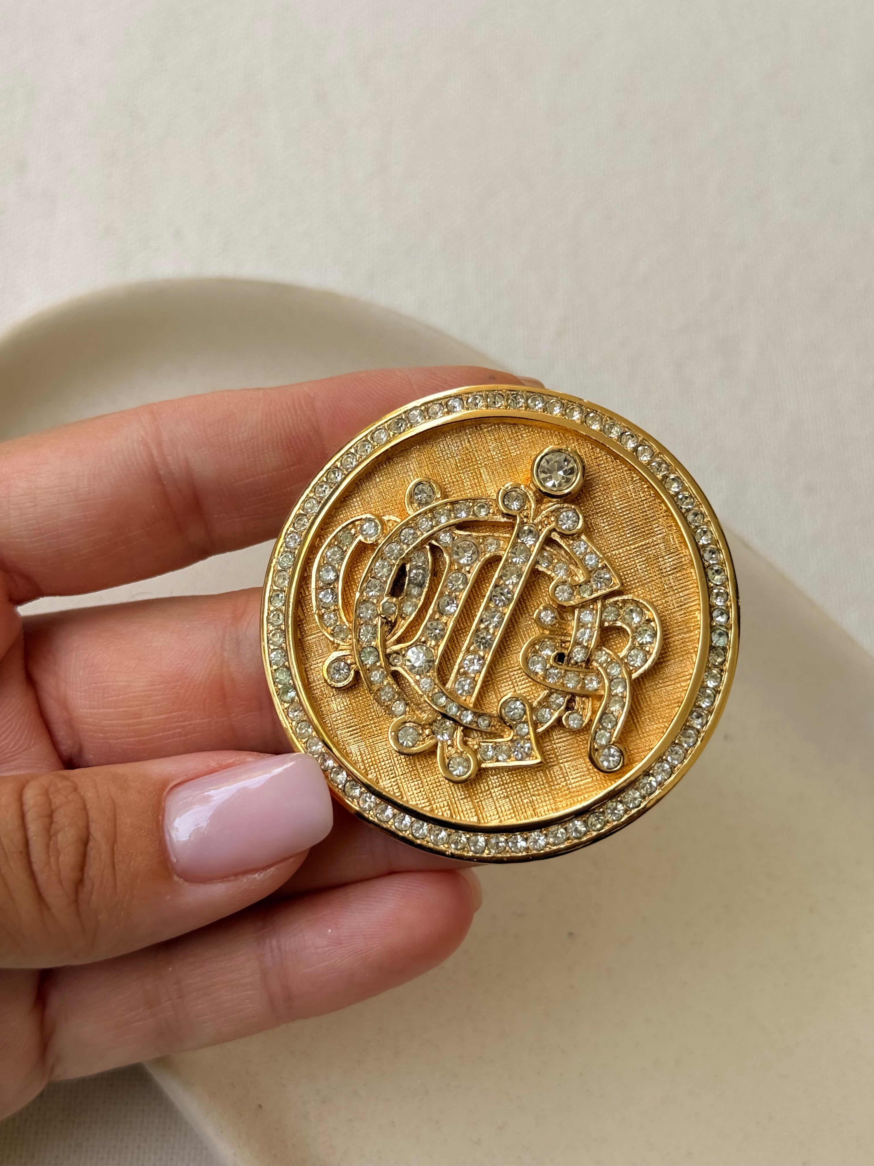 Broche Christian Dior vintage - Logo doré orné de strass
