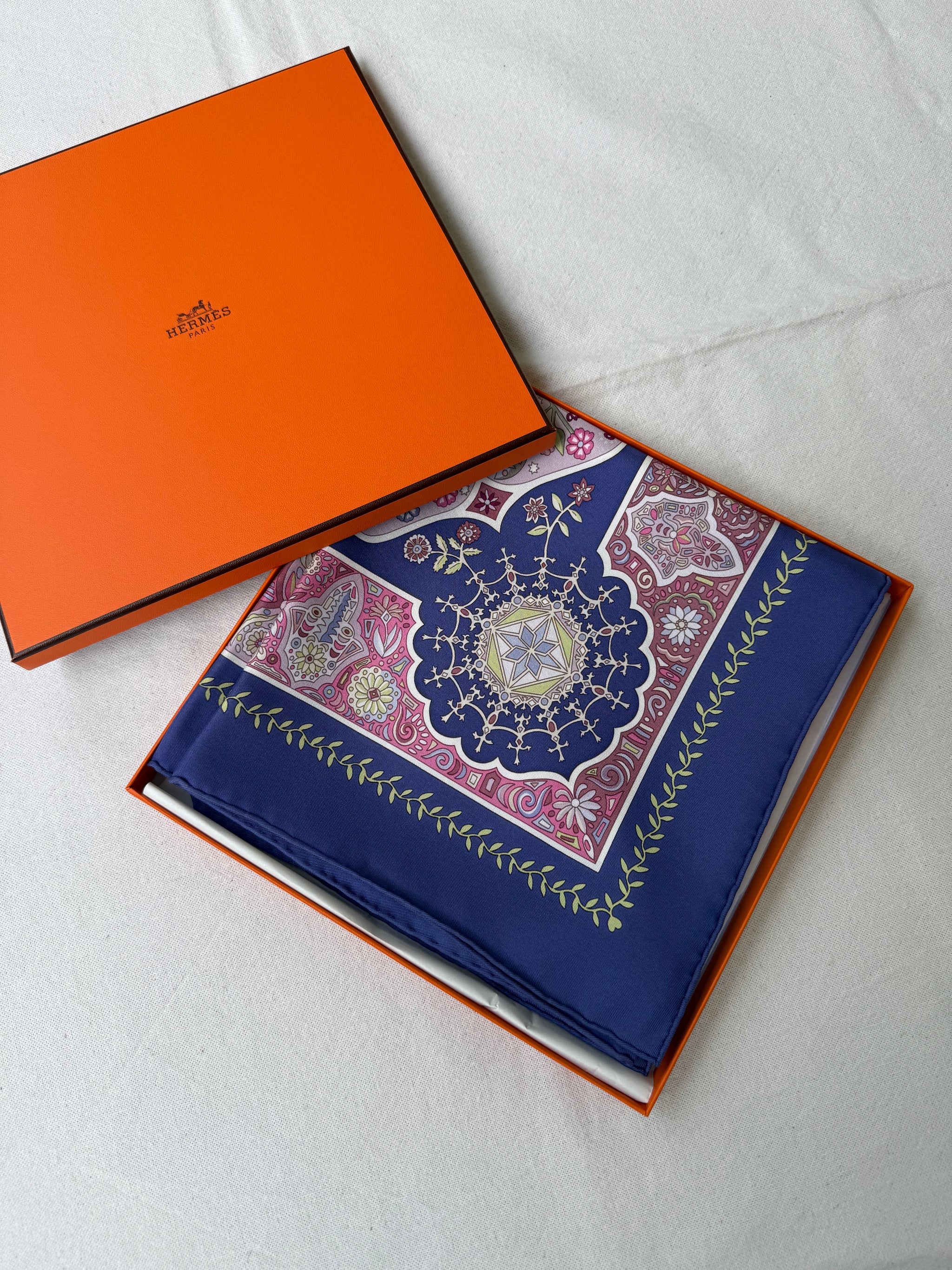 Foulard Hermès – Modèle Aux Portes du Palais