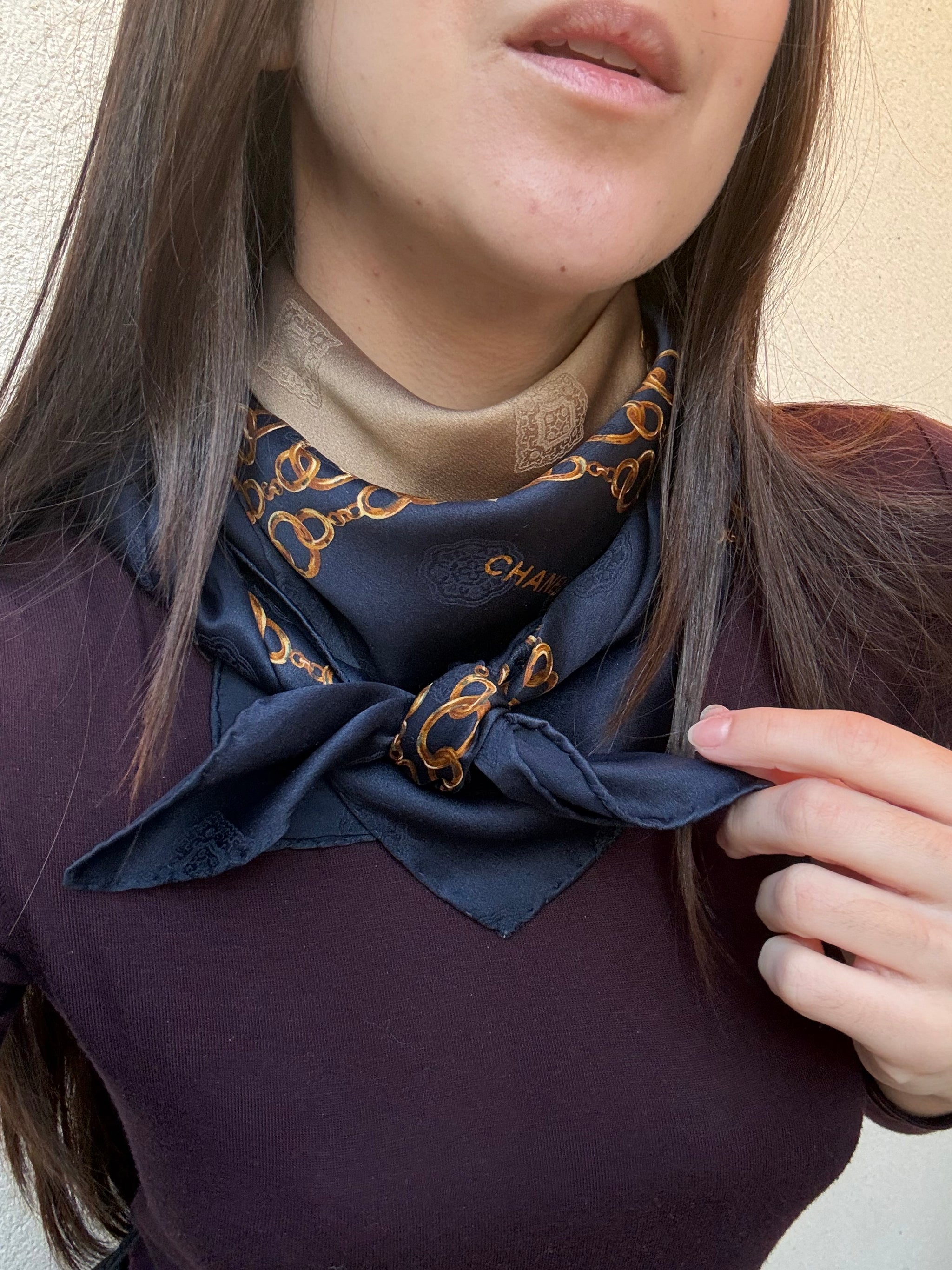 Foulard Chanel - Modèle bleu marine et beige