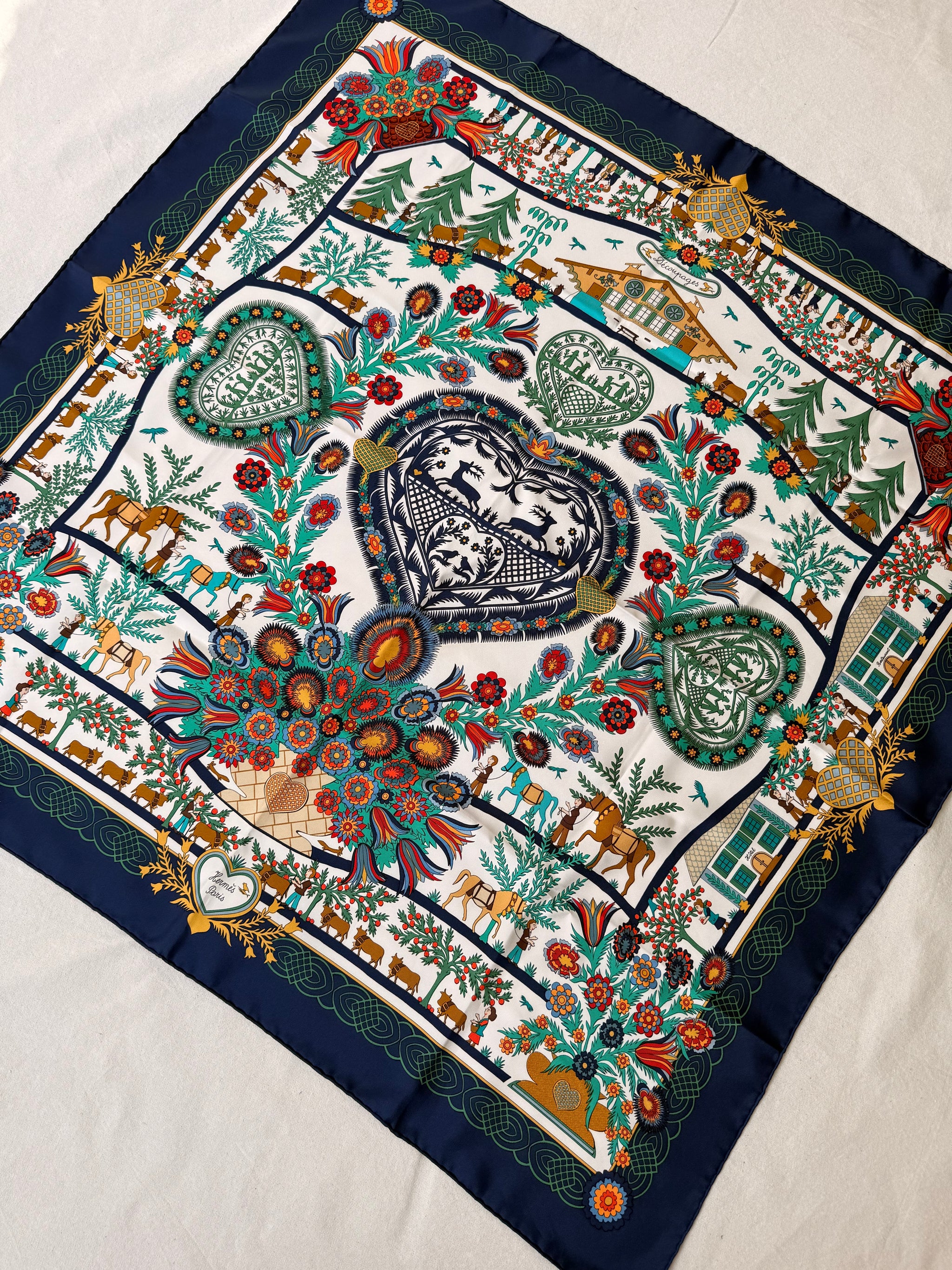 Foulard Hermès – Modèle Découpages