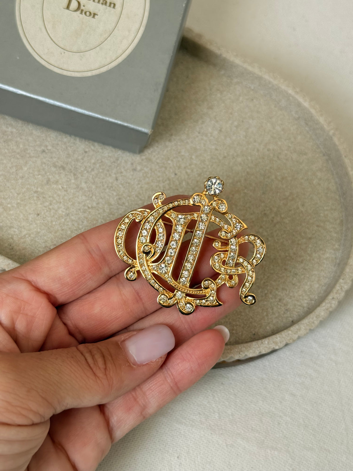 Broche Christian Dior vintage - Monogramme entrelacé orné de strass