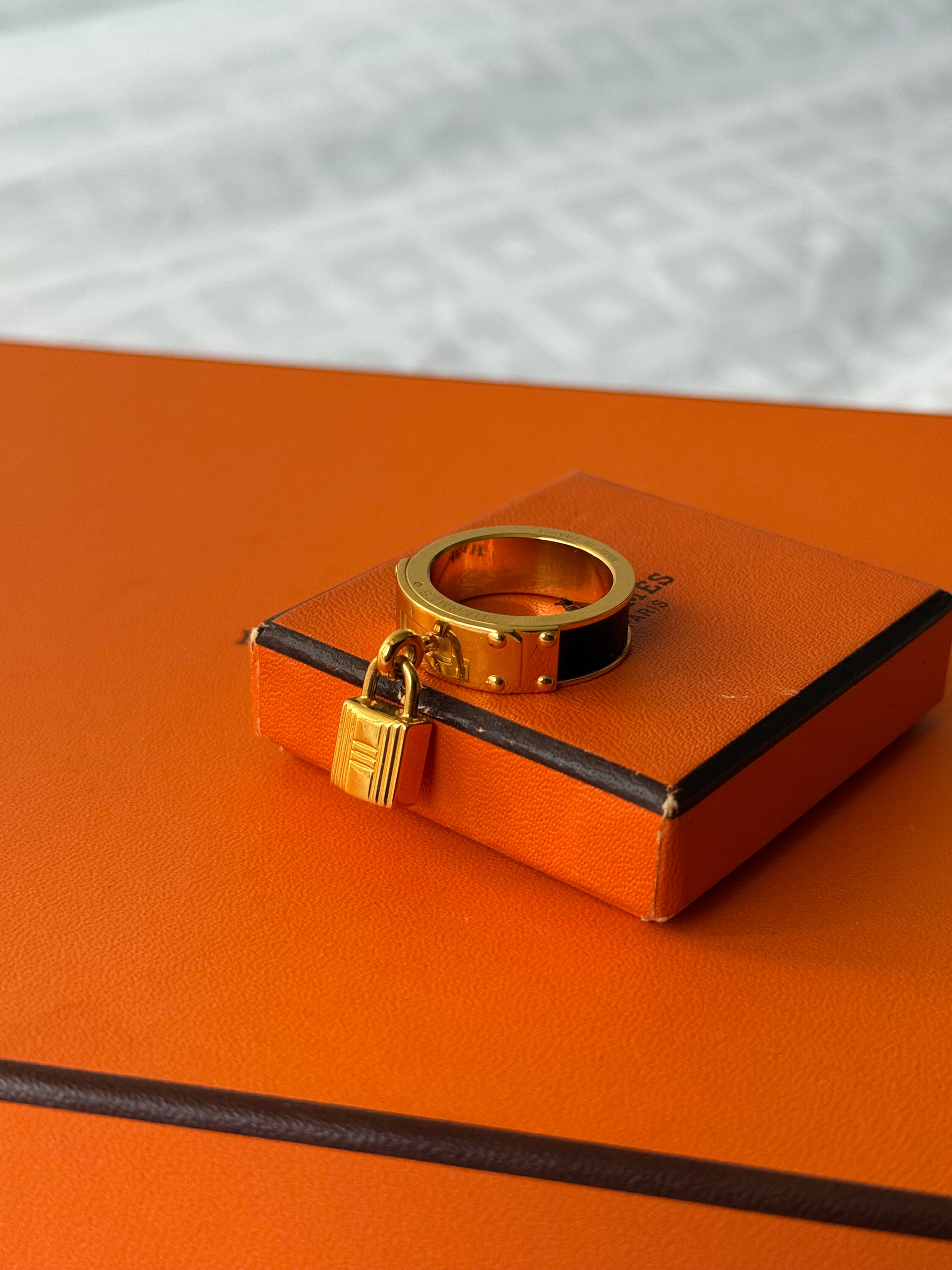 Anneau de foulard Hermès - modèle cadenas kelly