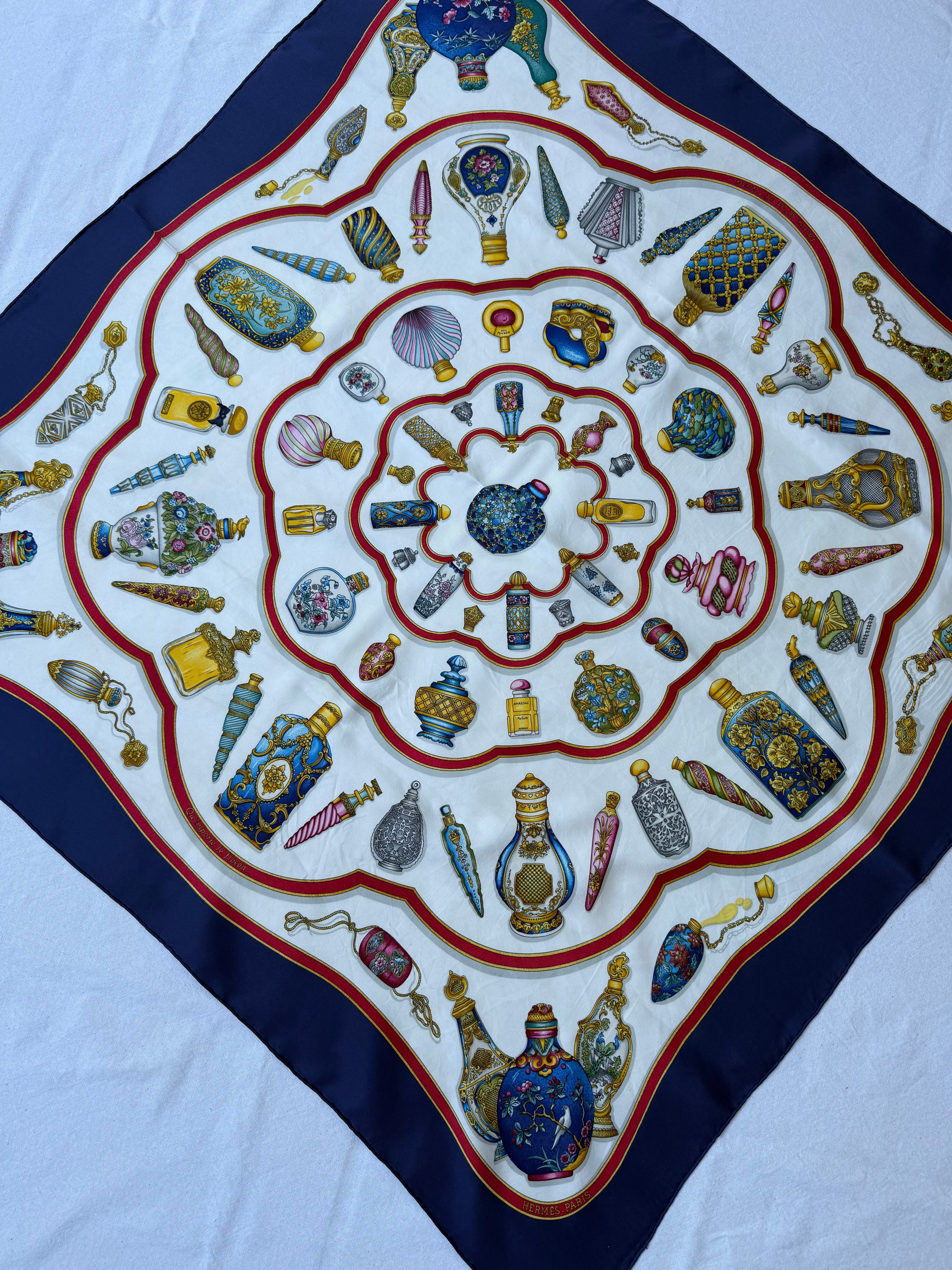 Foulard Hermès – Modèle Flacons