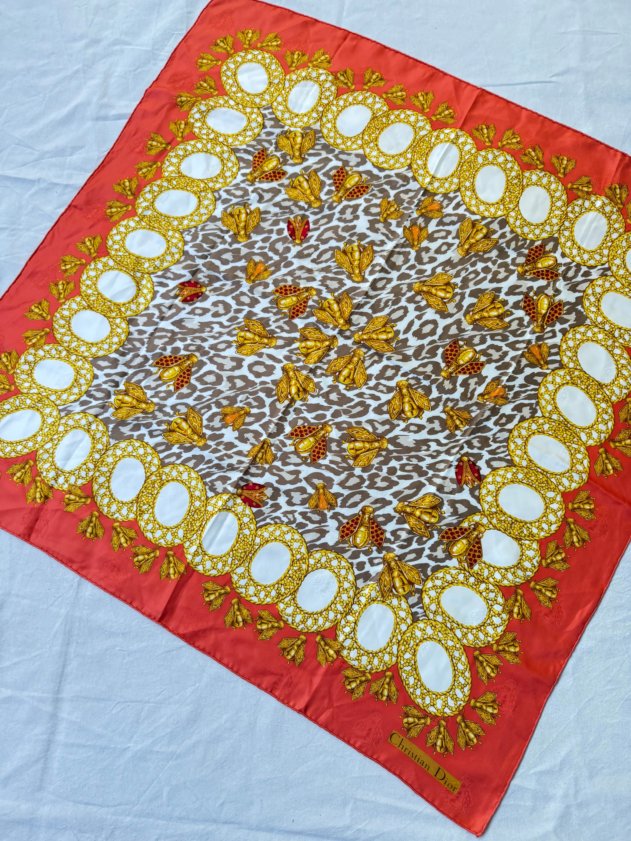 Foulard Christian Dior – Modèle léopard et abeilles