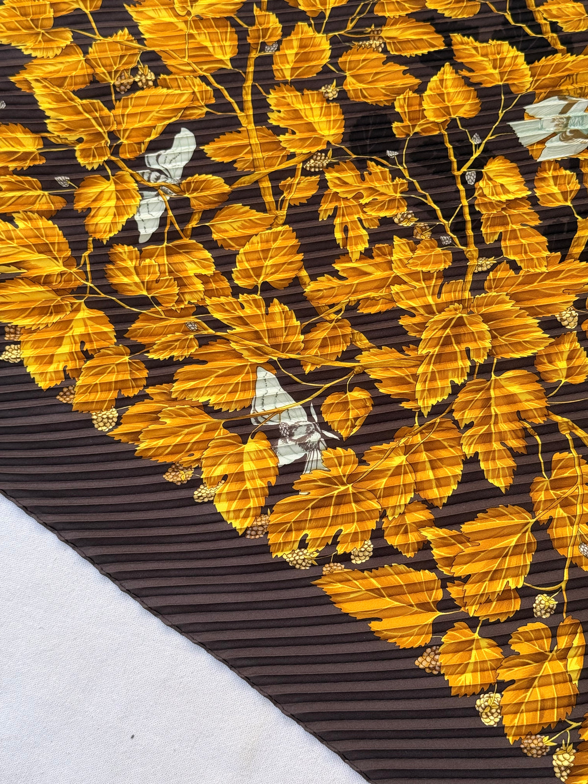 Foulard Hermès plissé – Modèle L’arbre de Soie