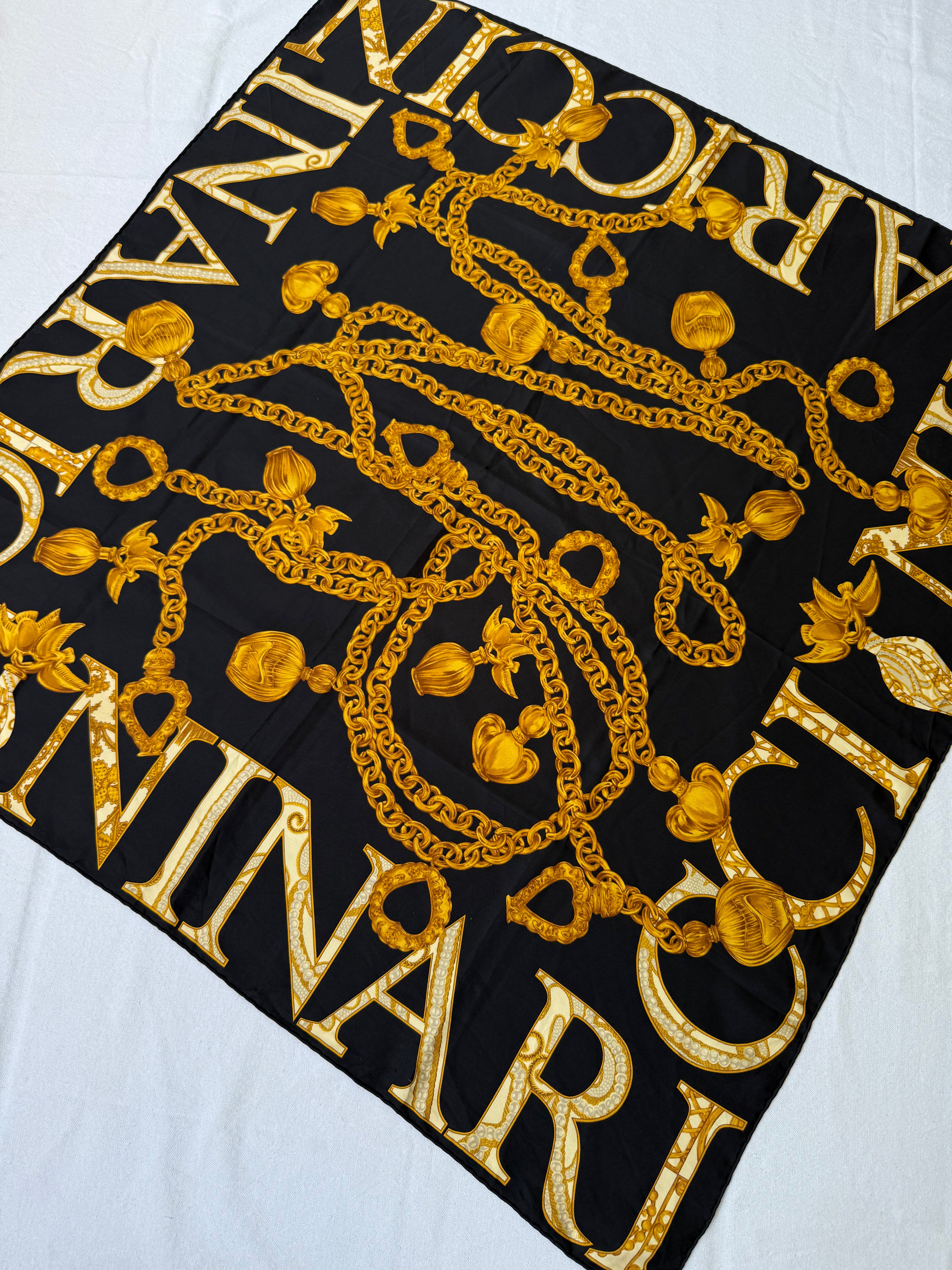 Foulard Nina Ricci – Chaînes et monogramme