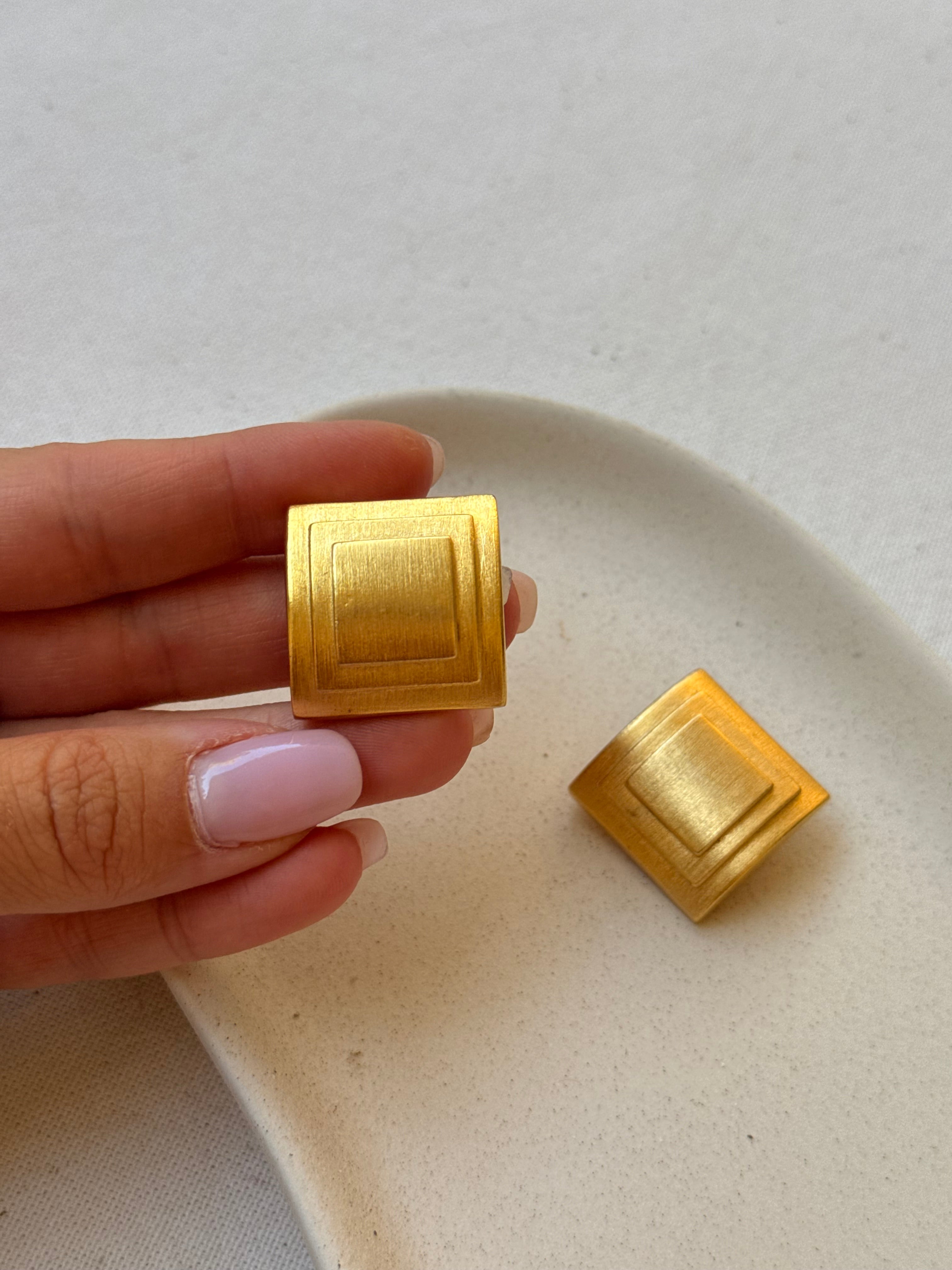 Boucles d’oreilles Helena Rubinstein vintage - Carrées dorées