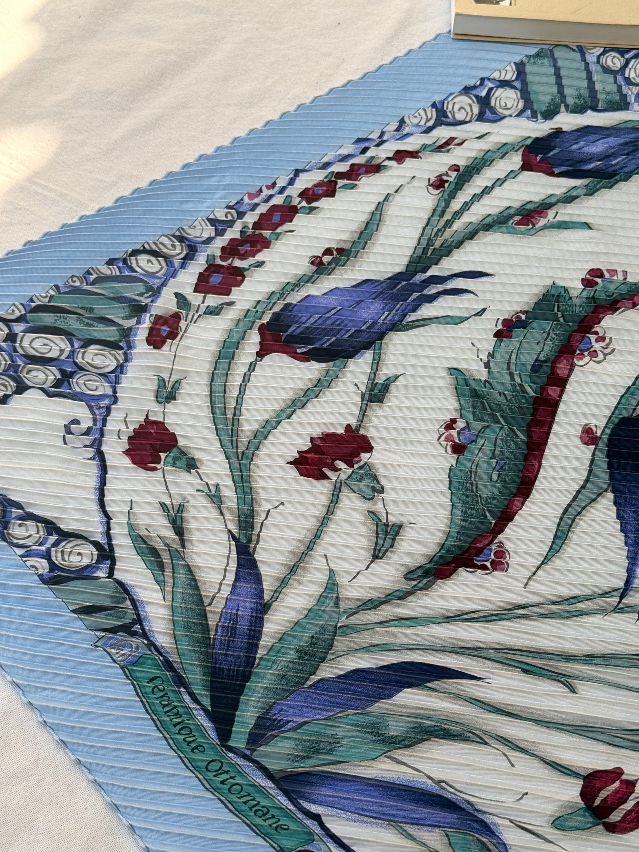 Foulard Hermès plissé – Modèle Céramique Ottomane