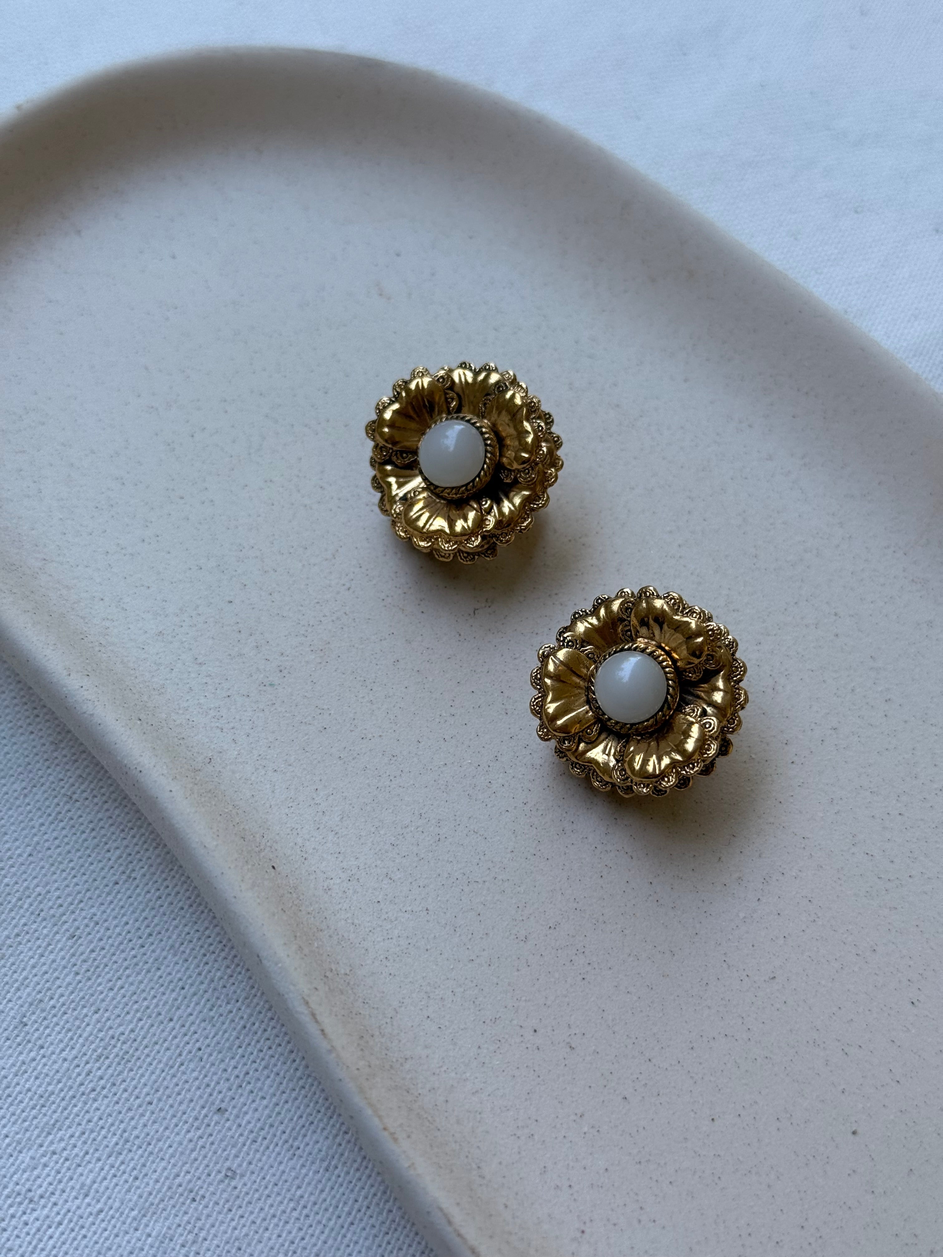 Boucles d’oreilles vintage - Fleurs perlées
