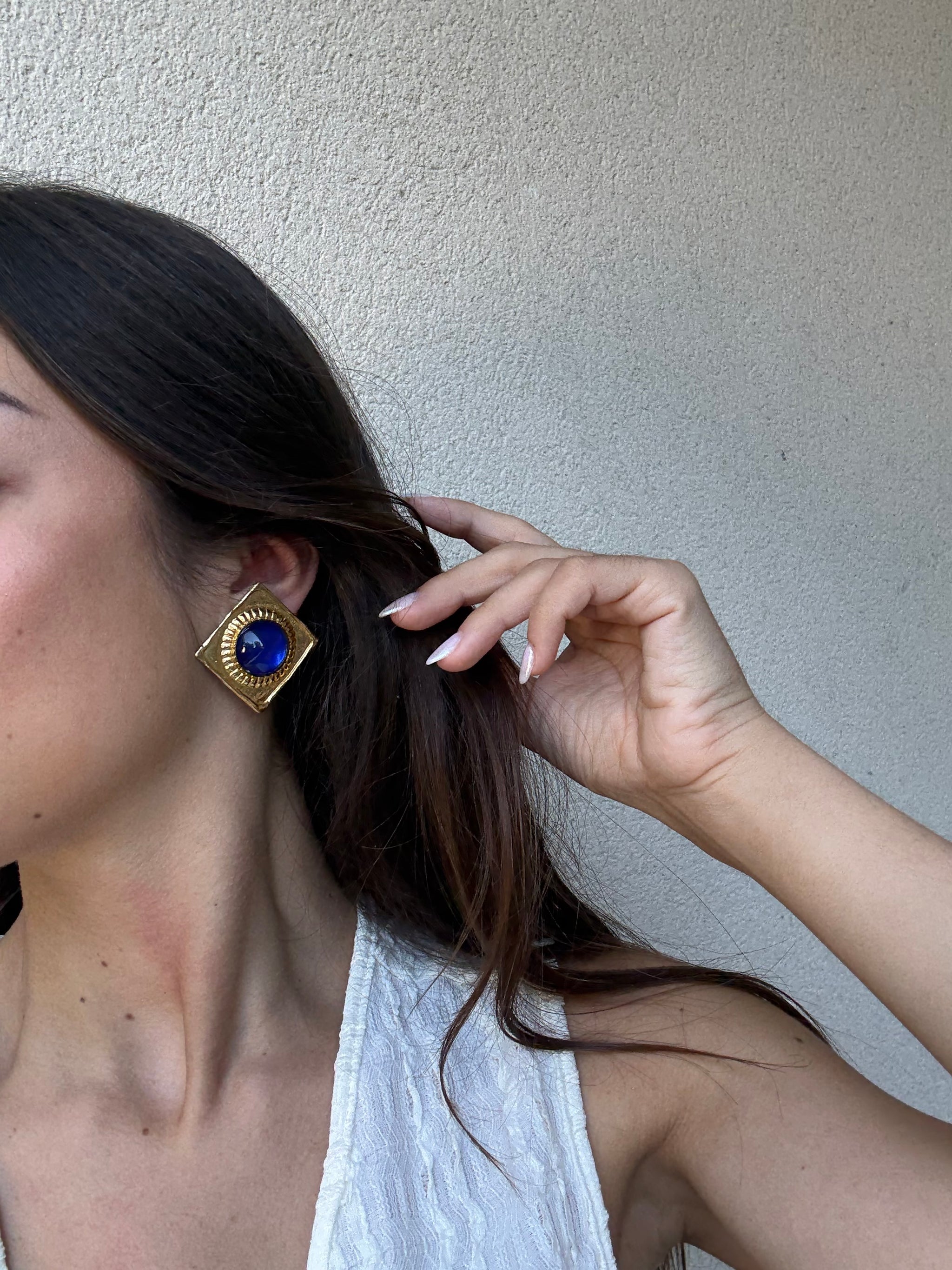Boucles d’oreilles vintage - Carrées dorées et cabochons bleu