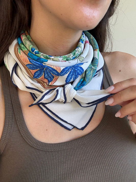 Foulard Christian Dior – Modèle blanc fleuris