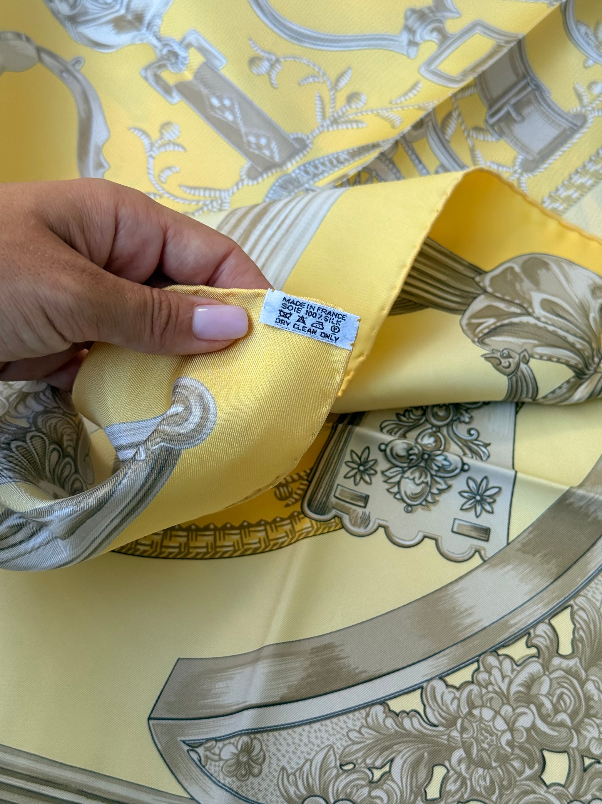 Foulard Hermès – Modèle Étriers