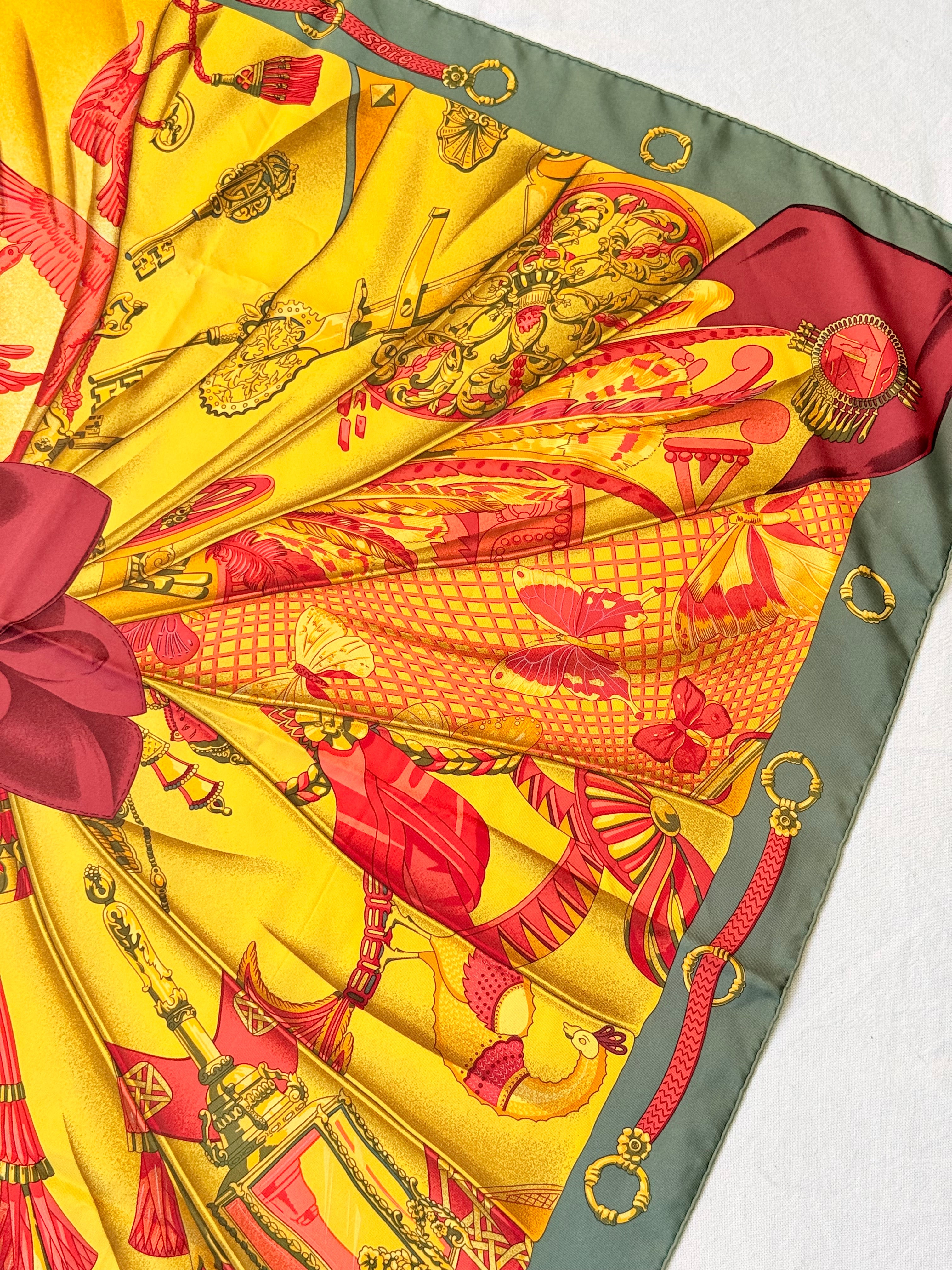 Foulard Hermès – Modèle Soleil de Soie