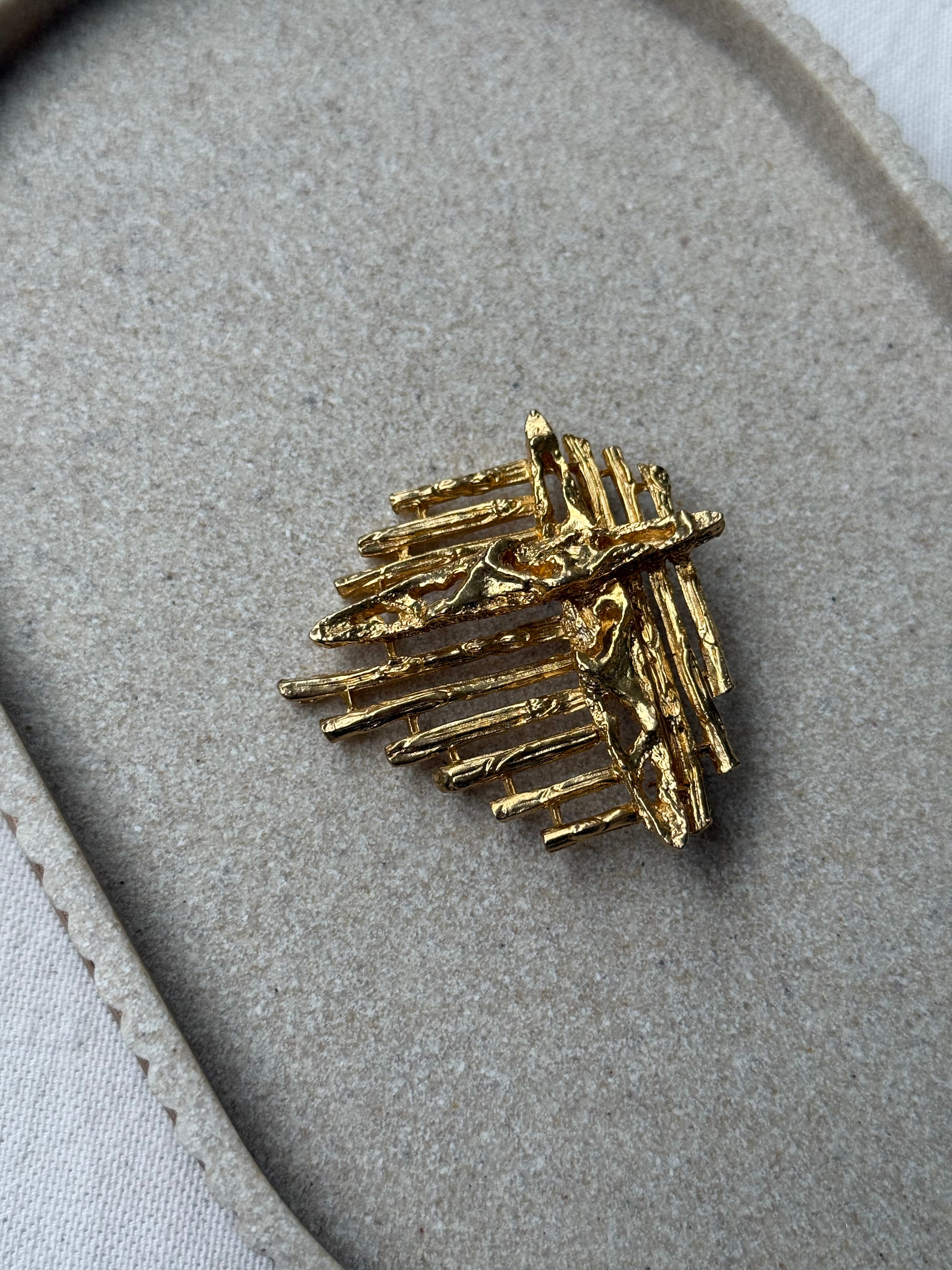 Broche vintage - Métal doré texturé