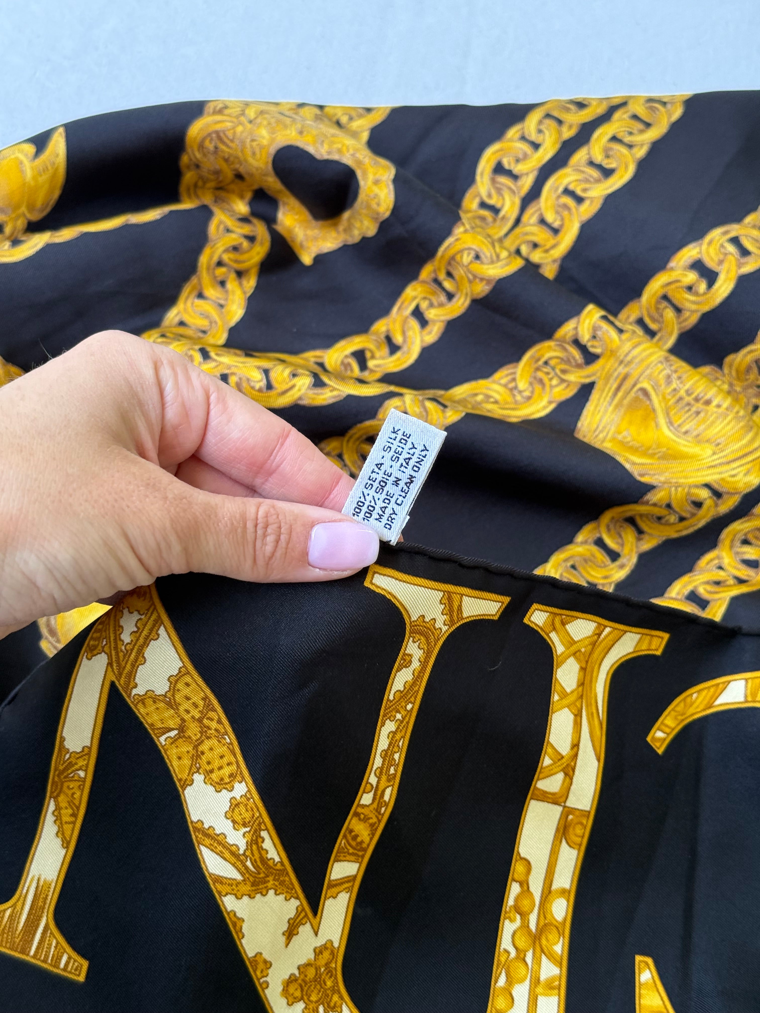 Foulard Nina Ricci – Chaînes et monogramme