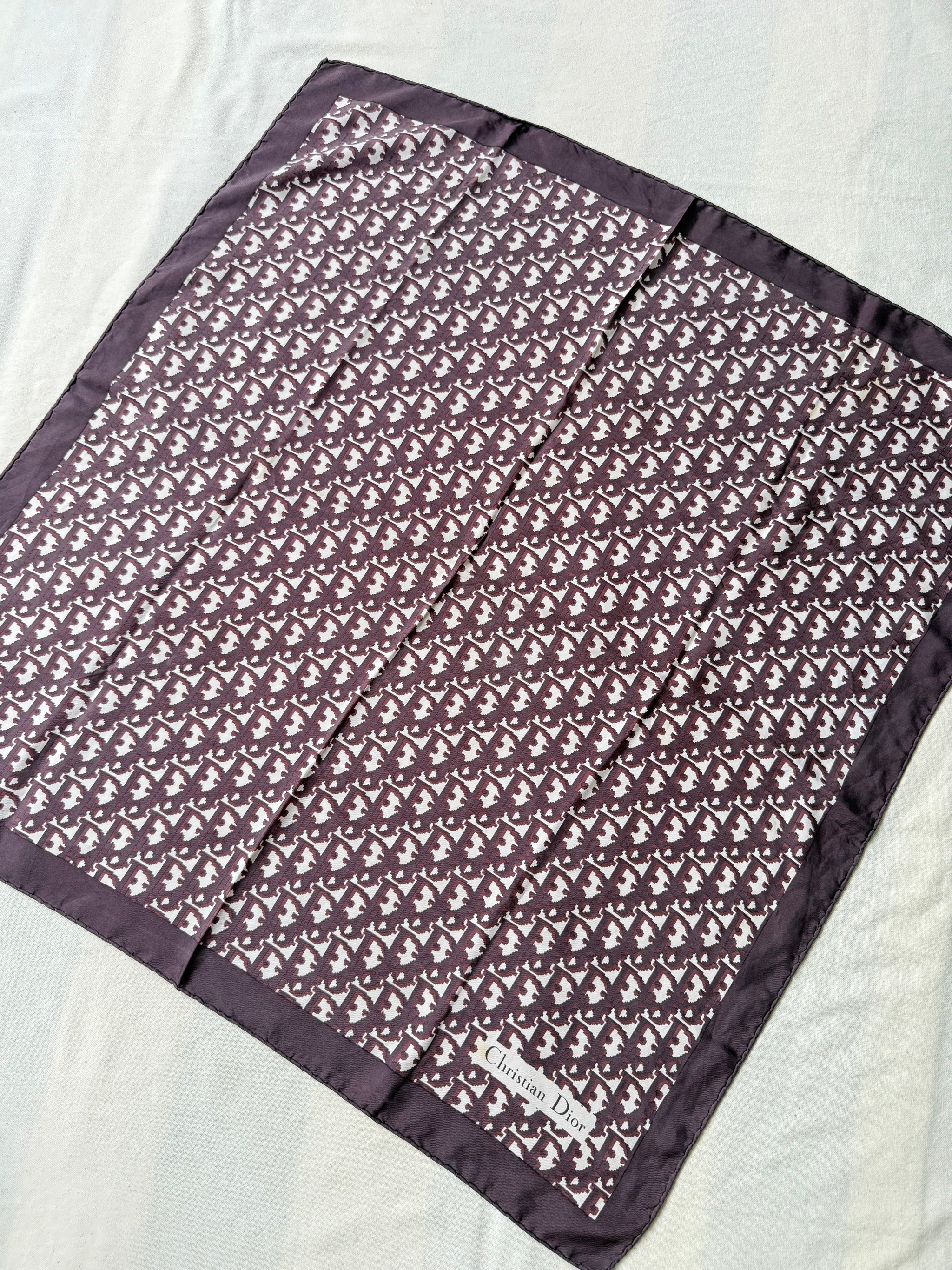 Foulard Christian Dior – Modèle monogramme prune