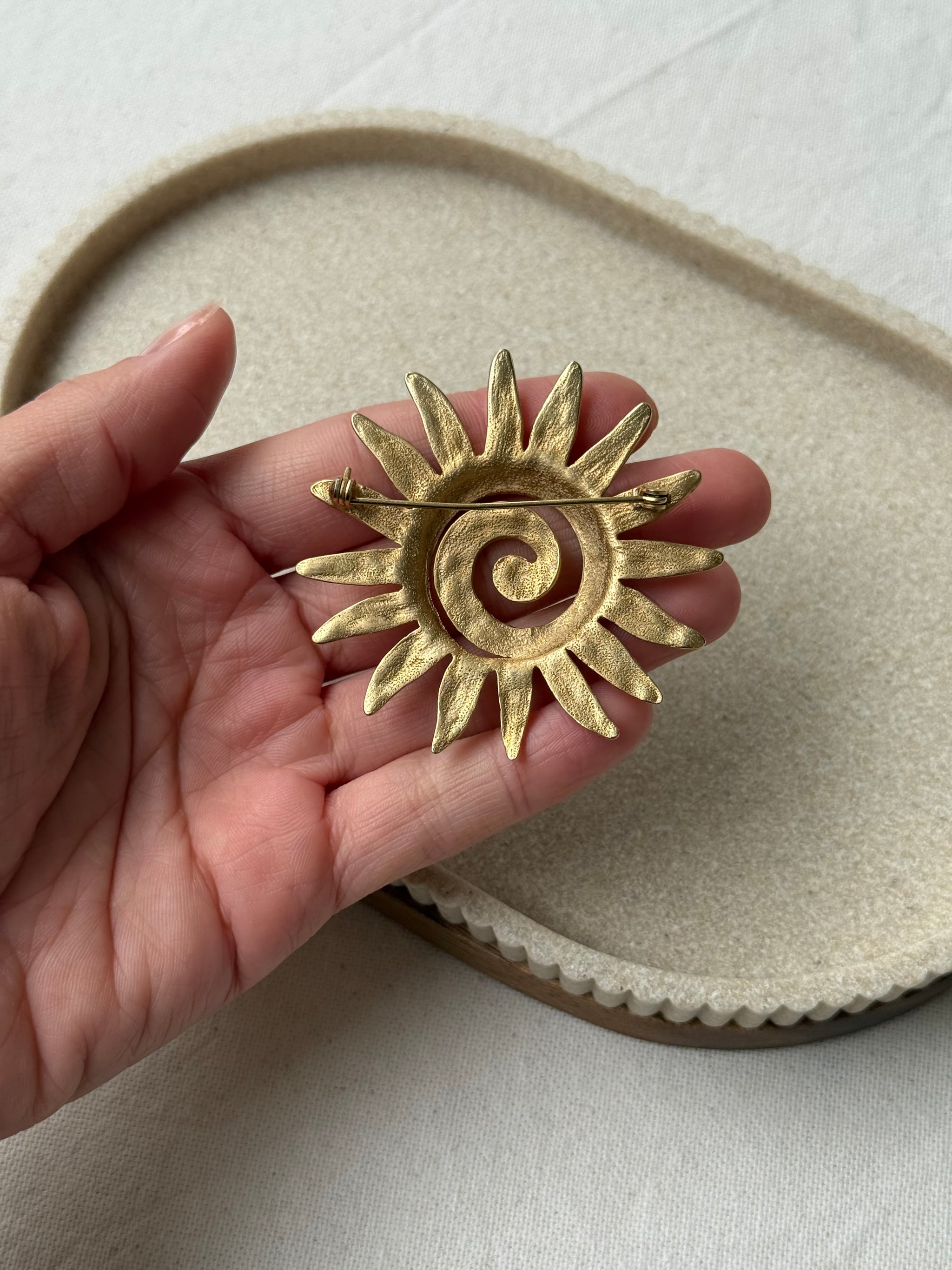 Broche vintage - Soleil spiralé
