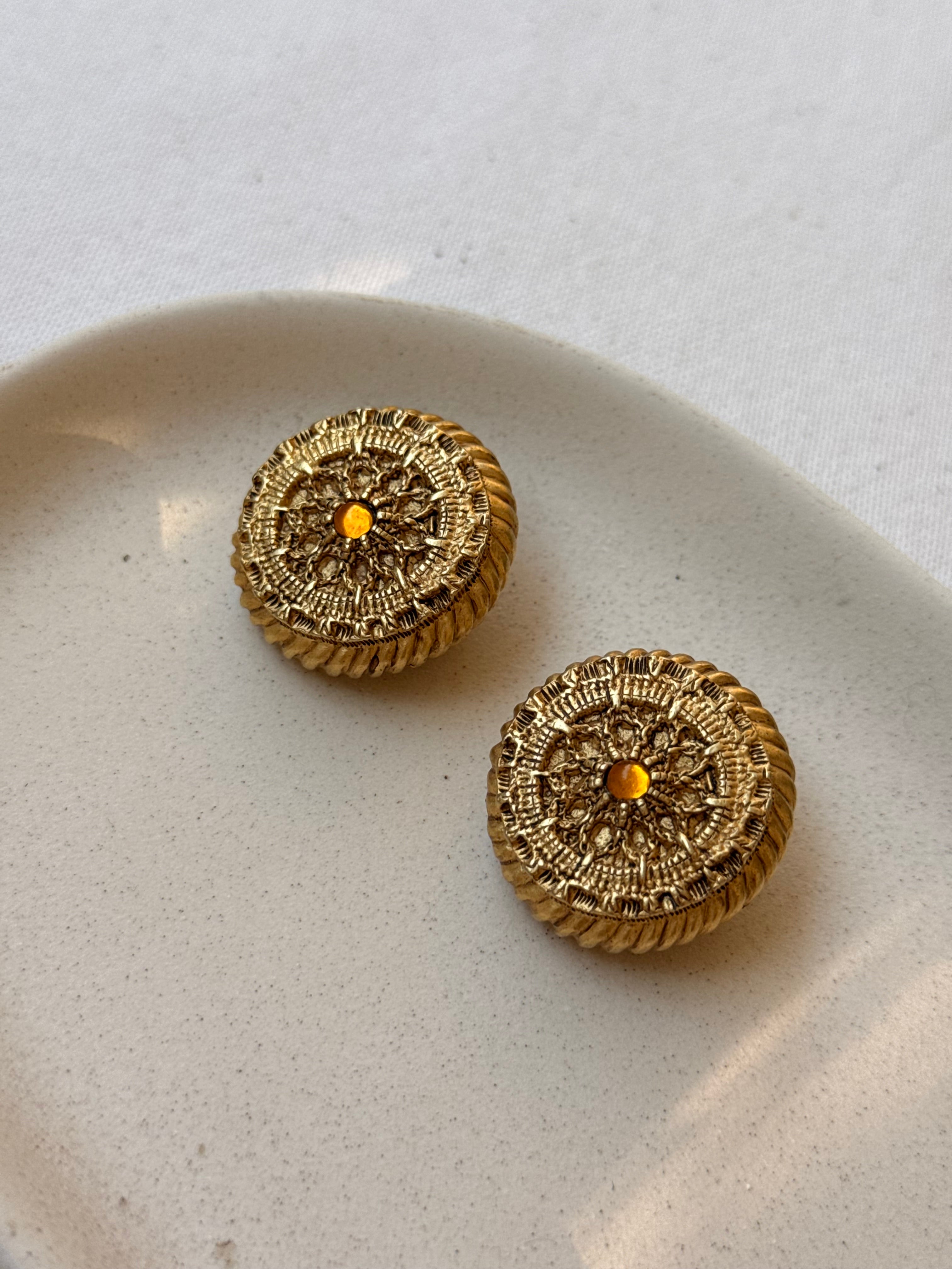 Boucles d’oreilles vintage - Centre floral sculpté