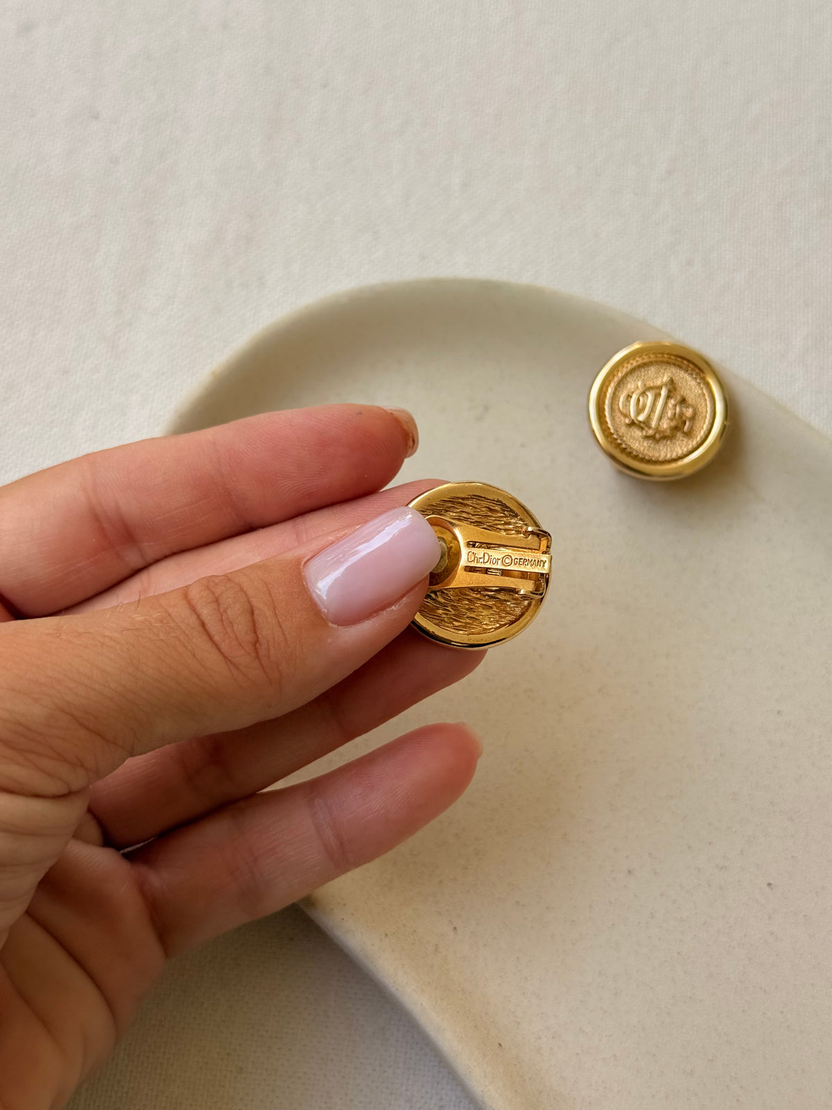 Boucles d’oreilles Christian Dior vintage - Logo Dior