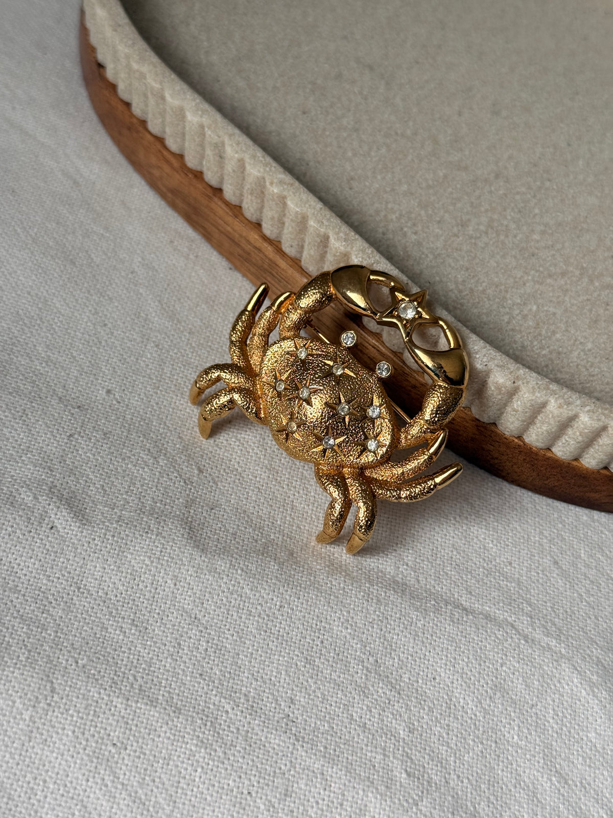 Broche Christian Dior vintage - Crabe doré orné de strass
