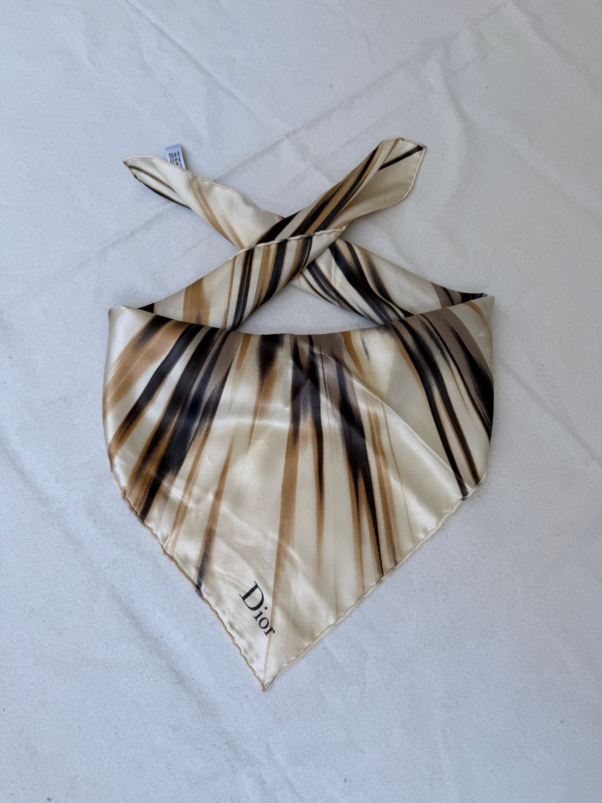 Foulard Christian Dior vintage – Inscription Dior
