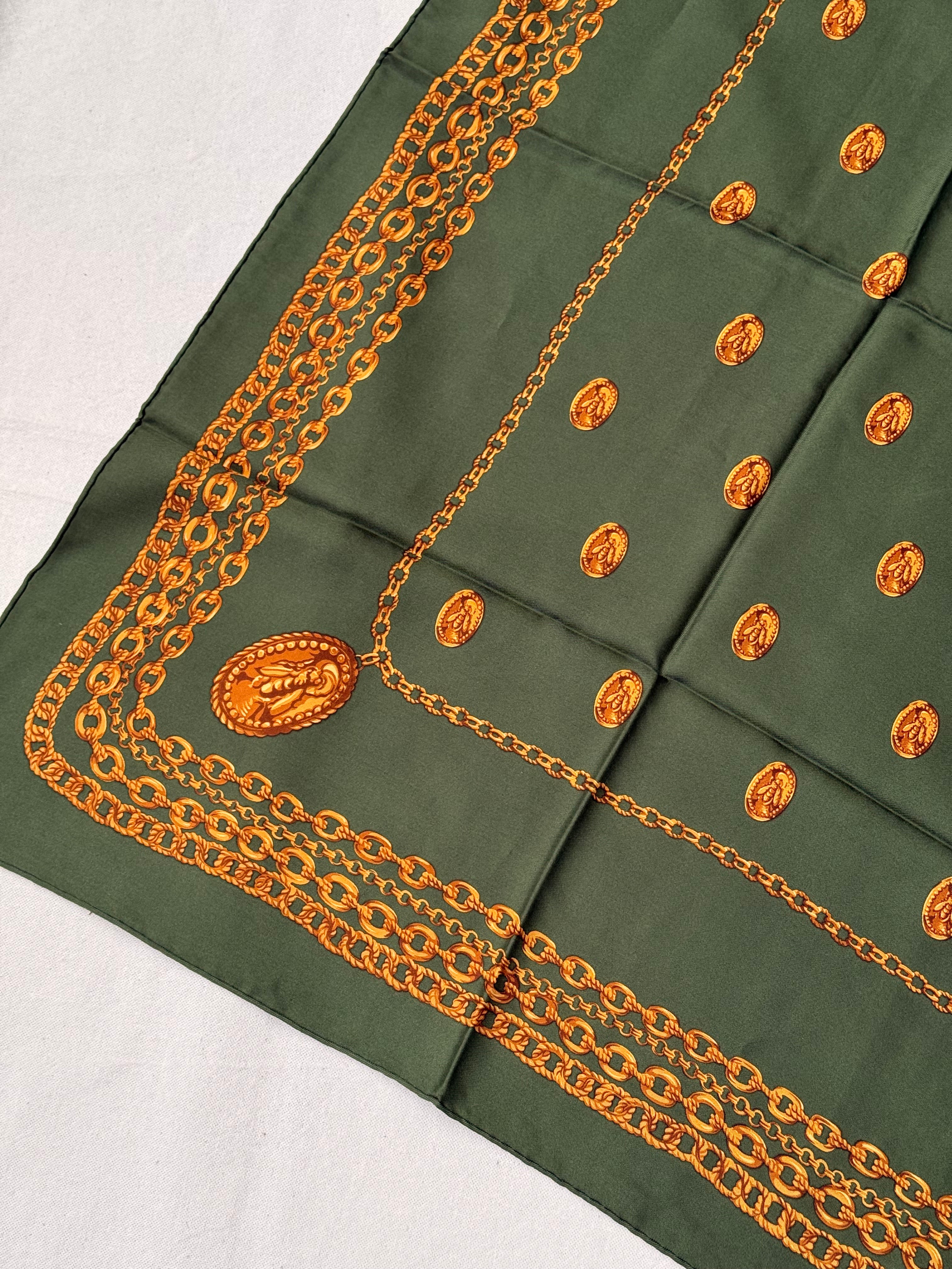 Foulard Christian Dior – Kaki chaines et abeilles dorées